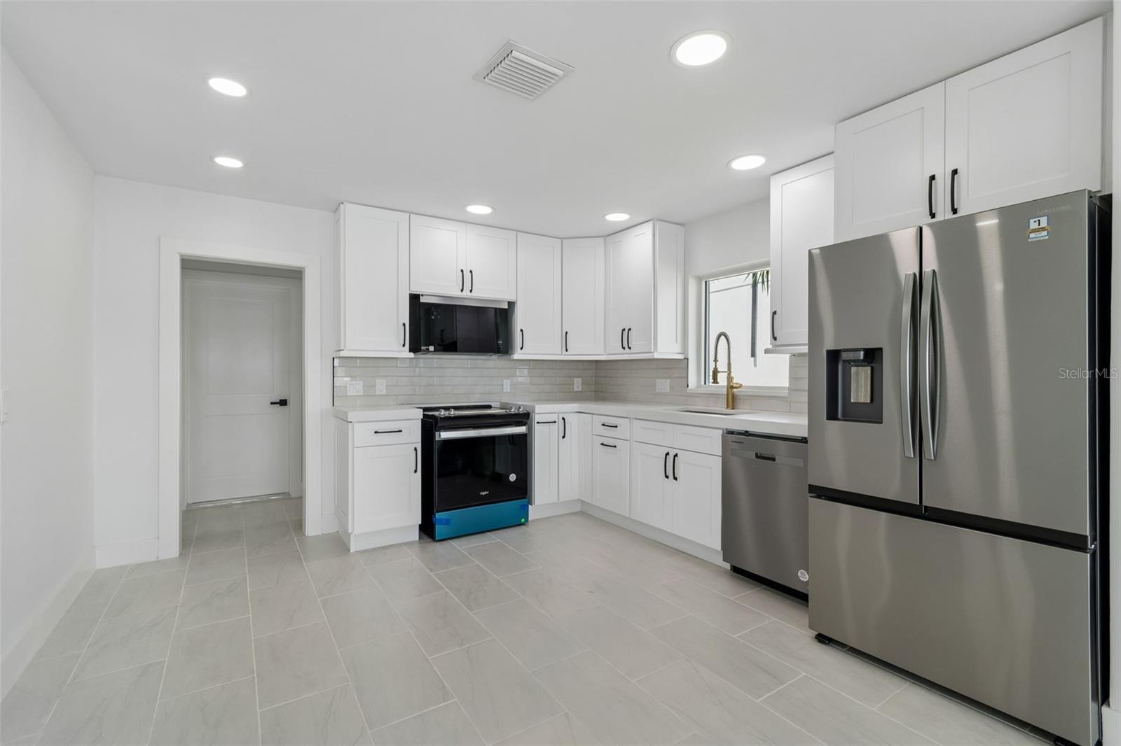 10238 TARPON DR, TREASURE ISLAND, FL, 33706