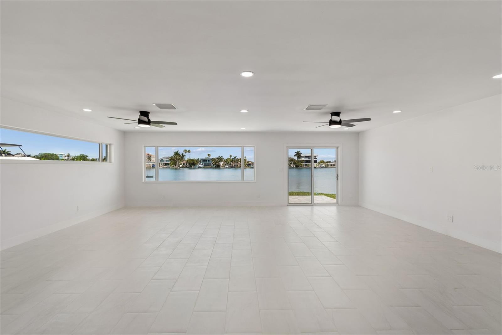 10238 TARPON DR, TREASURE ISLAND, FL, 33706