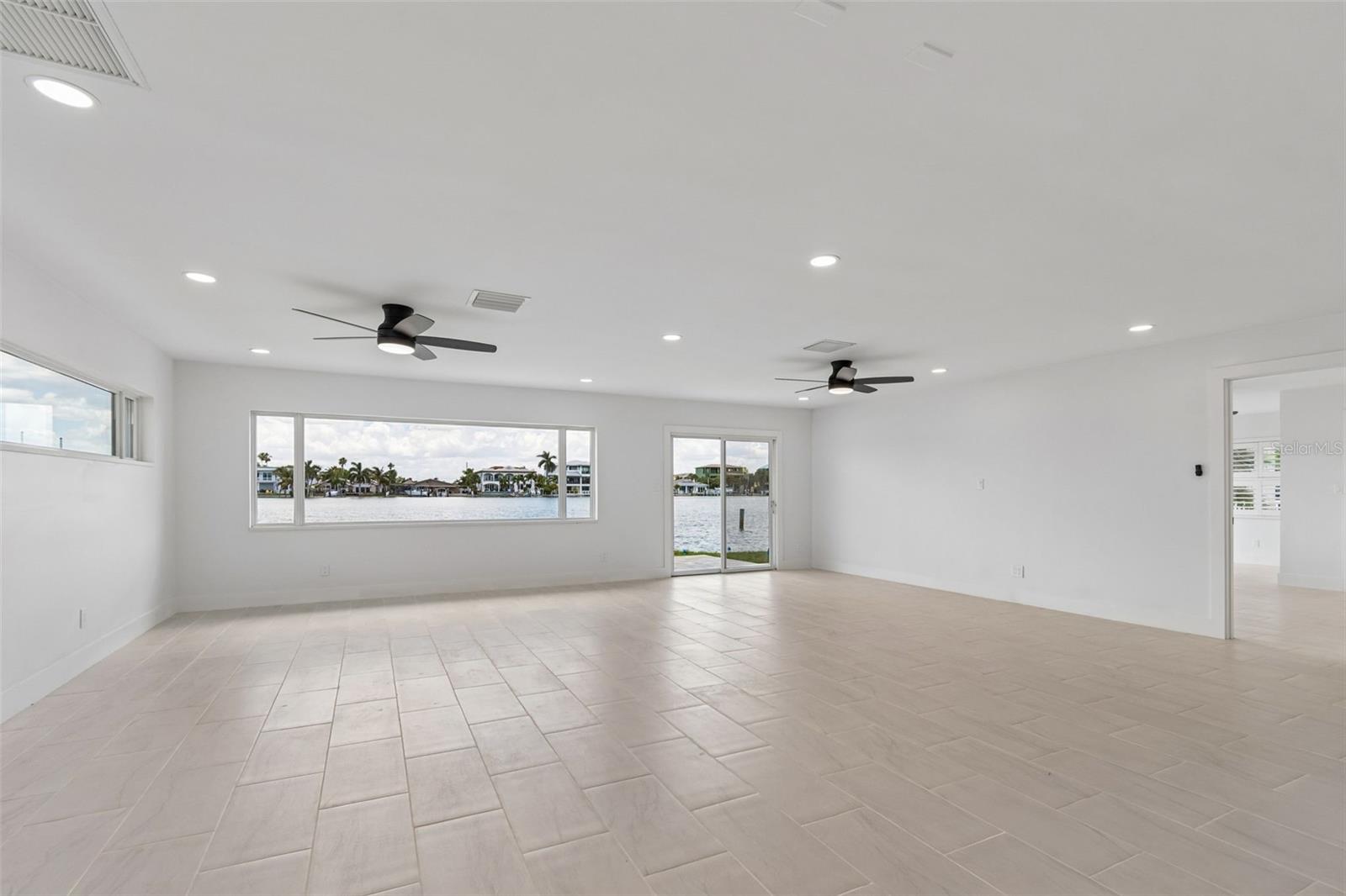 10238 TARPON DR, TREASURE ISLAND, FL, 33706