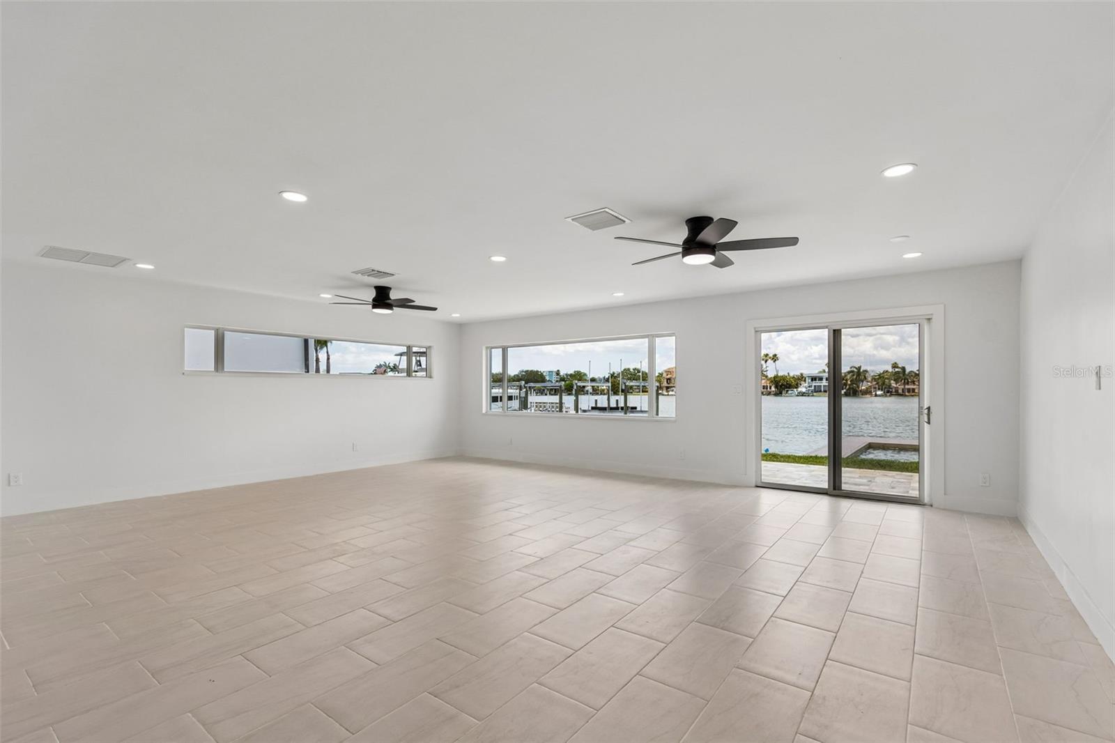 10238 TARPON DR, TREASURE ISLAND, FL, 33706
