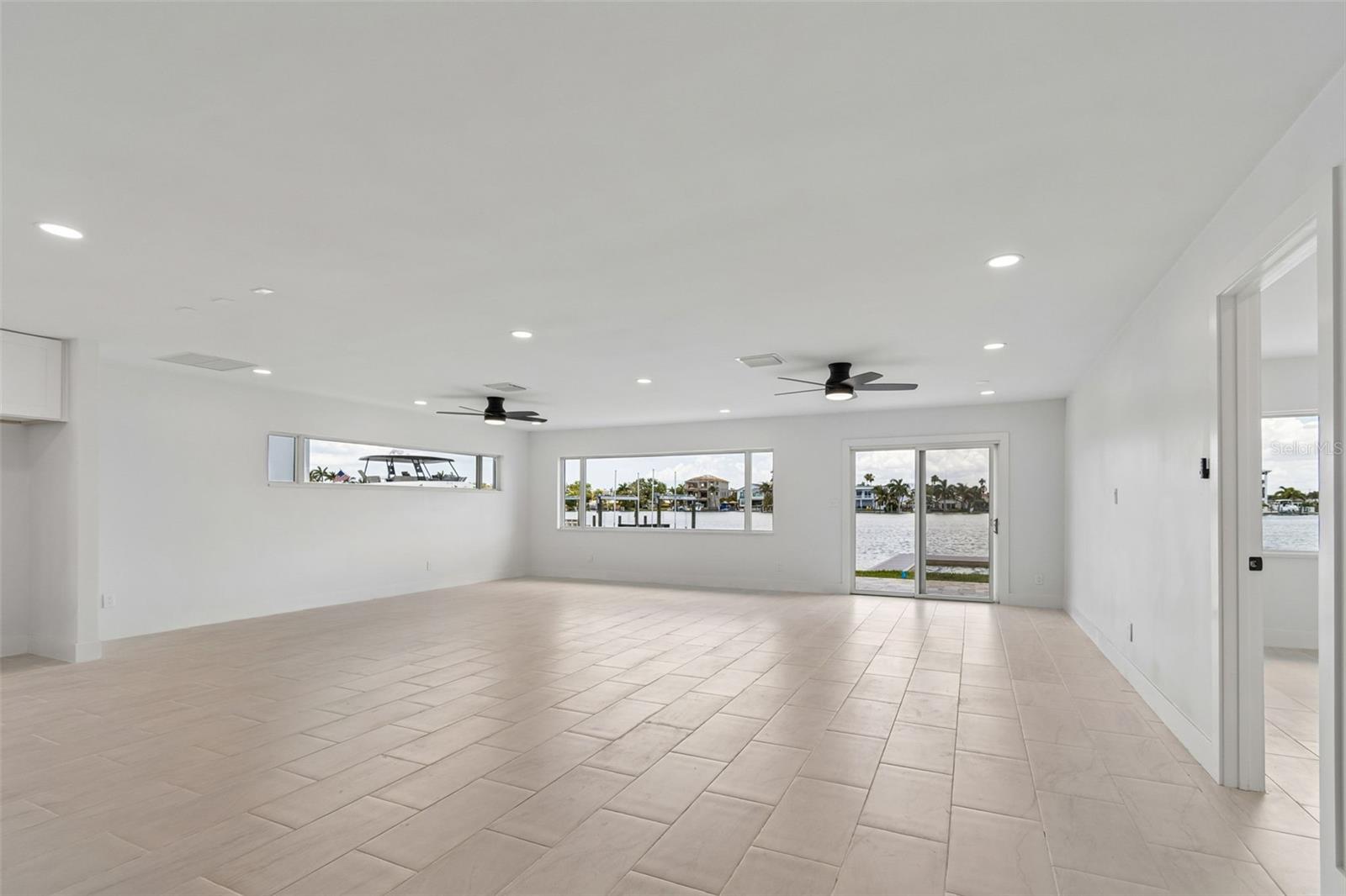 10238 TARPON DR, TREASURE ISLAND, FL, 33706