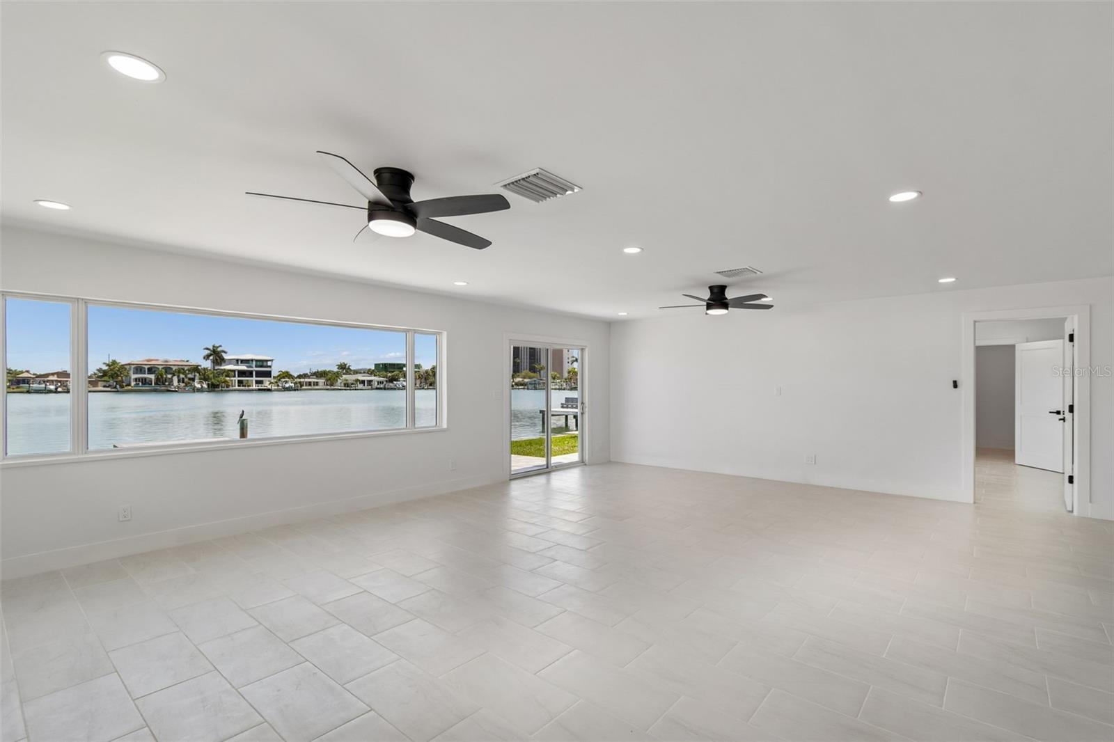 10238 TARPON DR, TREASURE ISLAND, FL, 33706