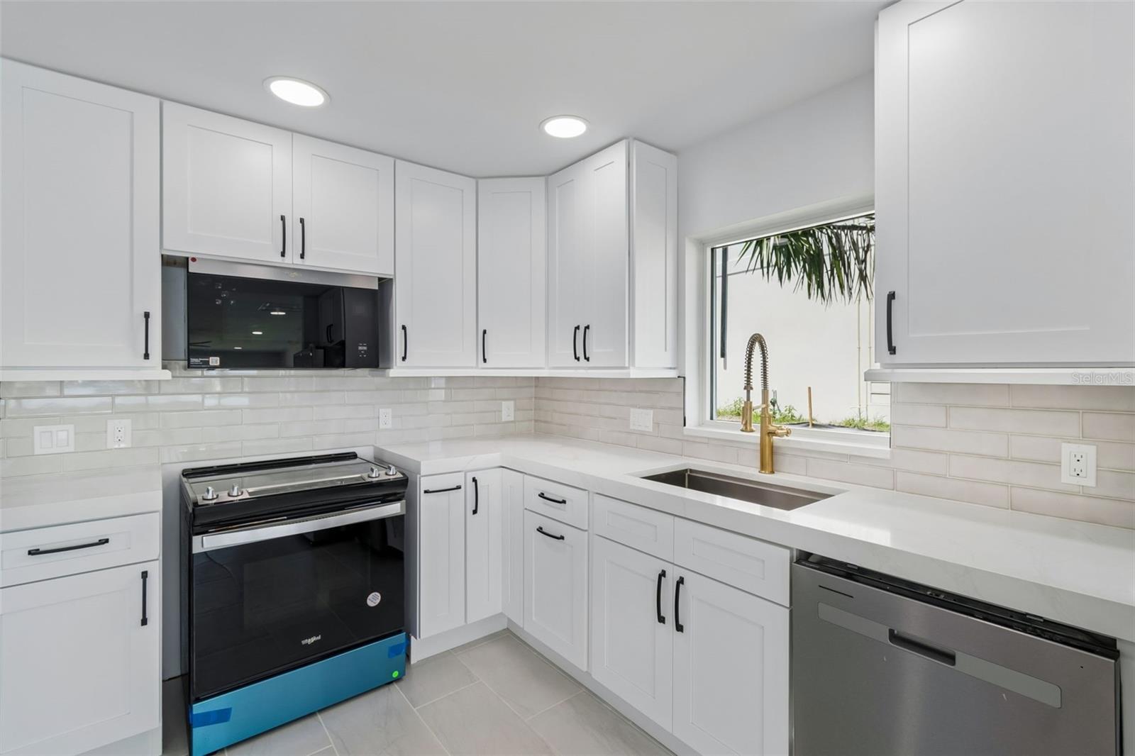 10238 TARPON DR, TREASURE ISLAND, FL, 33706