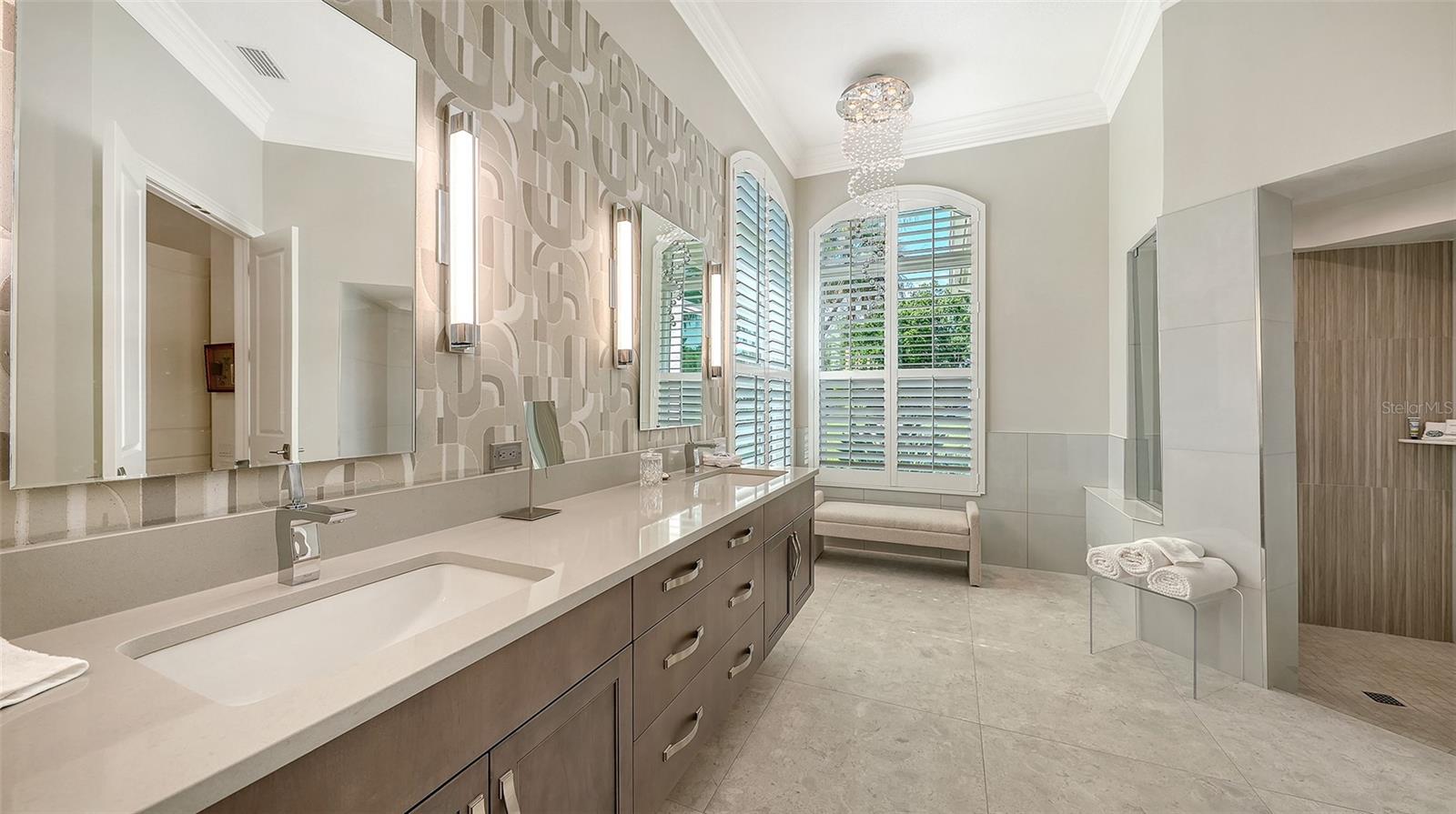 10010 CLUBHOUSE DR, LAKEWOOD RANCH, FL, 34202