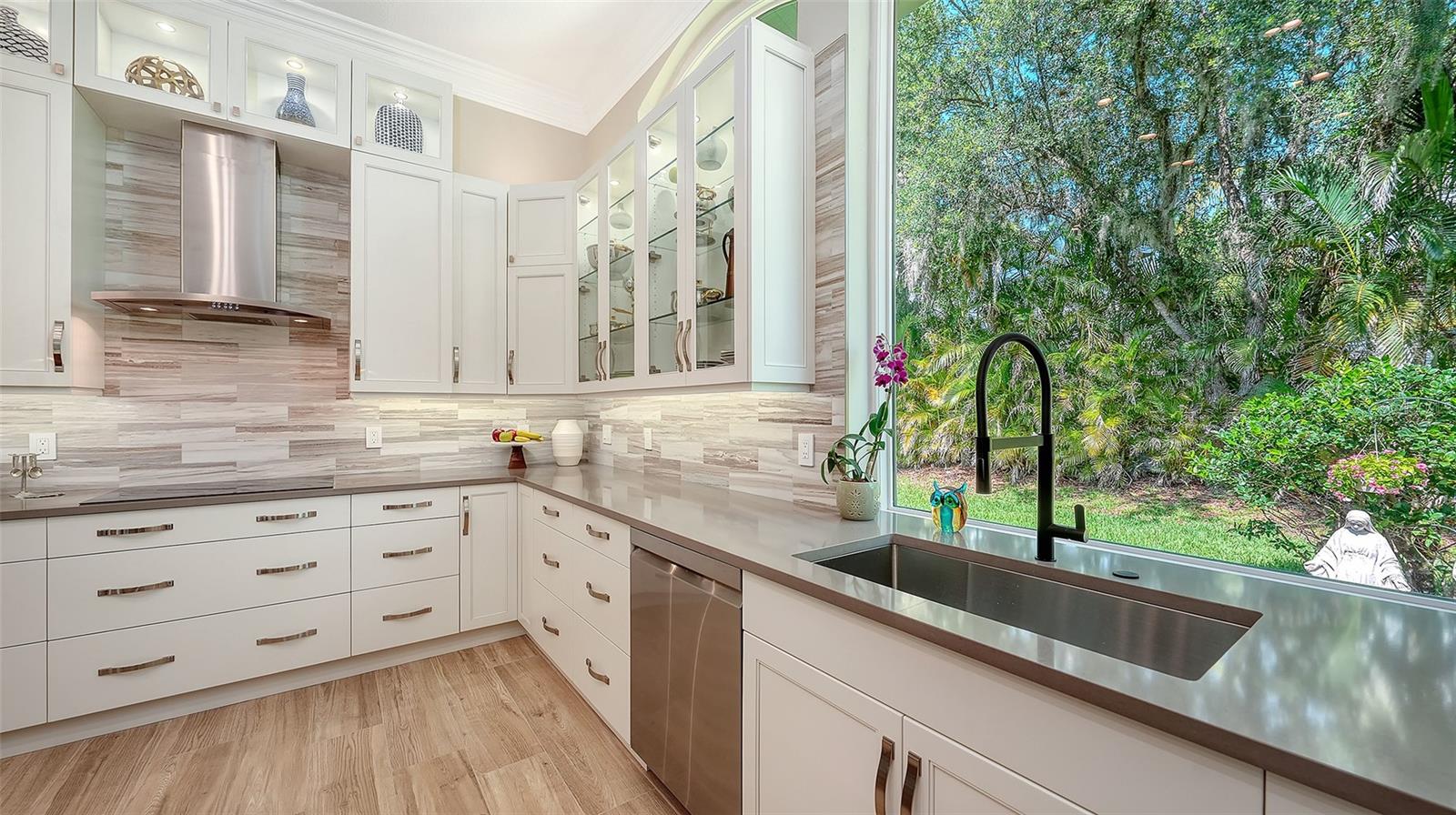 10010 CLUBHOUSE DR, LAKEWOOD RANCH, FL, 34202