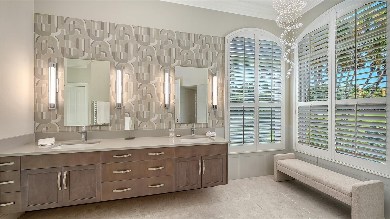 10010 CLUBHOUSE DR, LAKEWOOD RANCH, FL, 34202