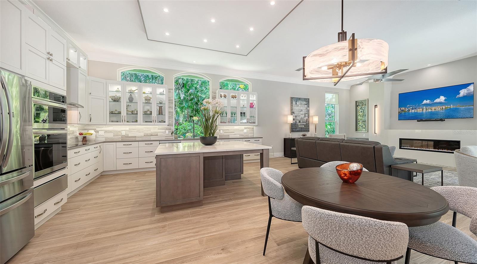 10010 CLUBHOUSE DR, LAKEWOOD RANCH, FL, 34202