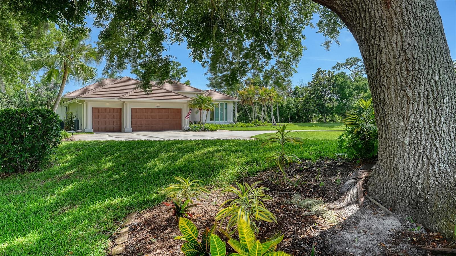 10010 CLUBHOUSE DR, LAKEWOOD RANCH, FL, 34202