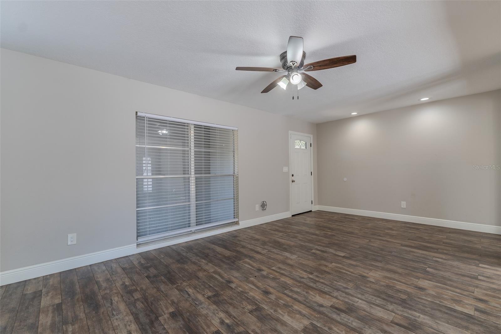 8018 W POCAHONTAS AVE, TAMPA, FL, 33615