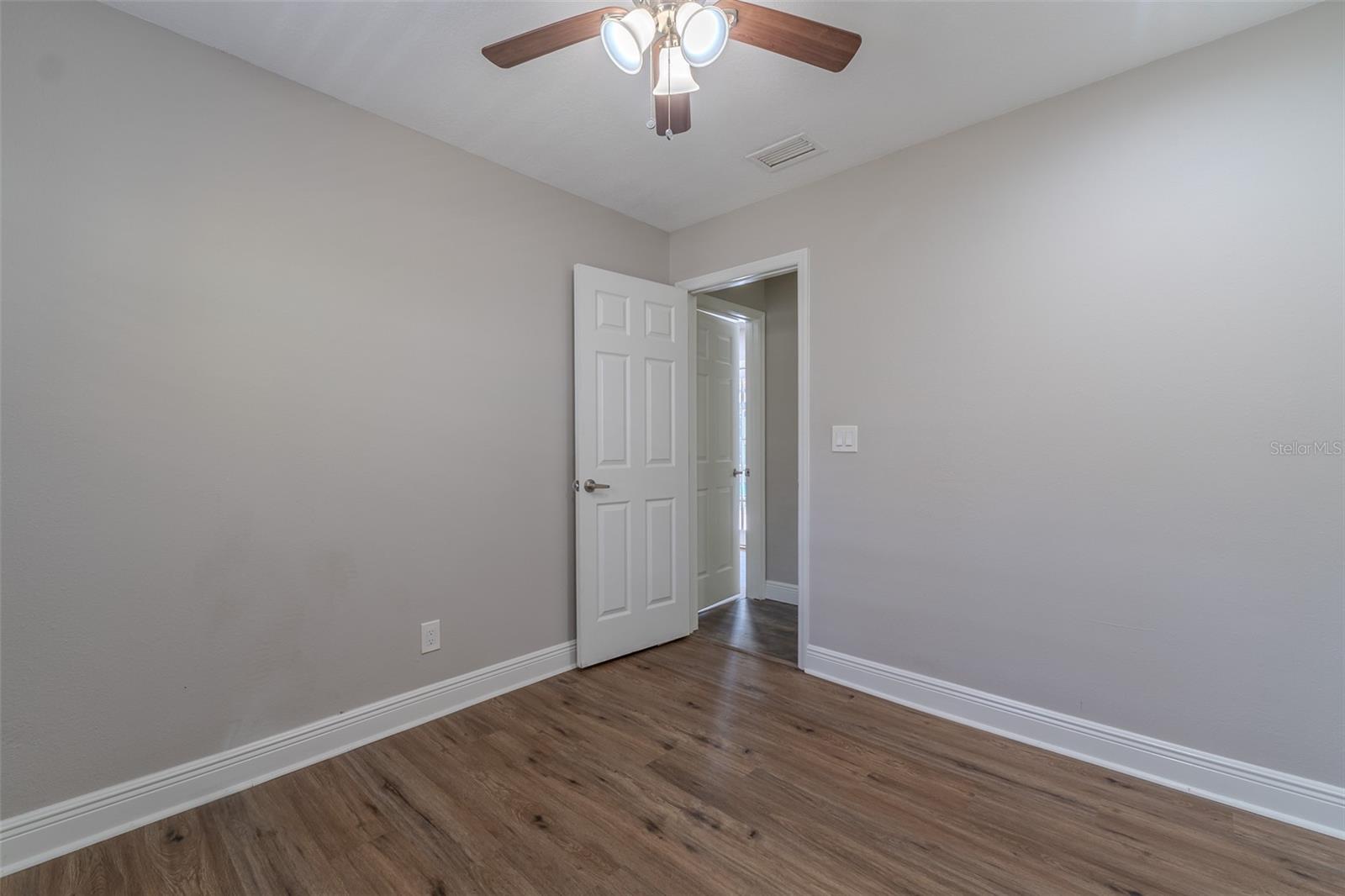 8018 W POCAHONTAS AVE, TAMPA, FL, 33615