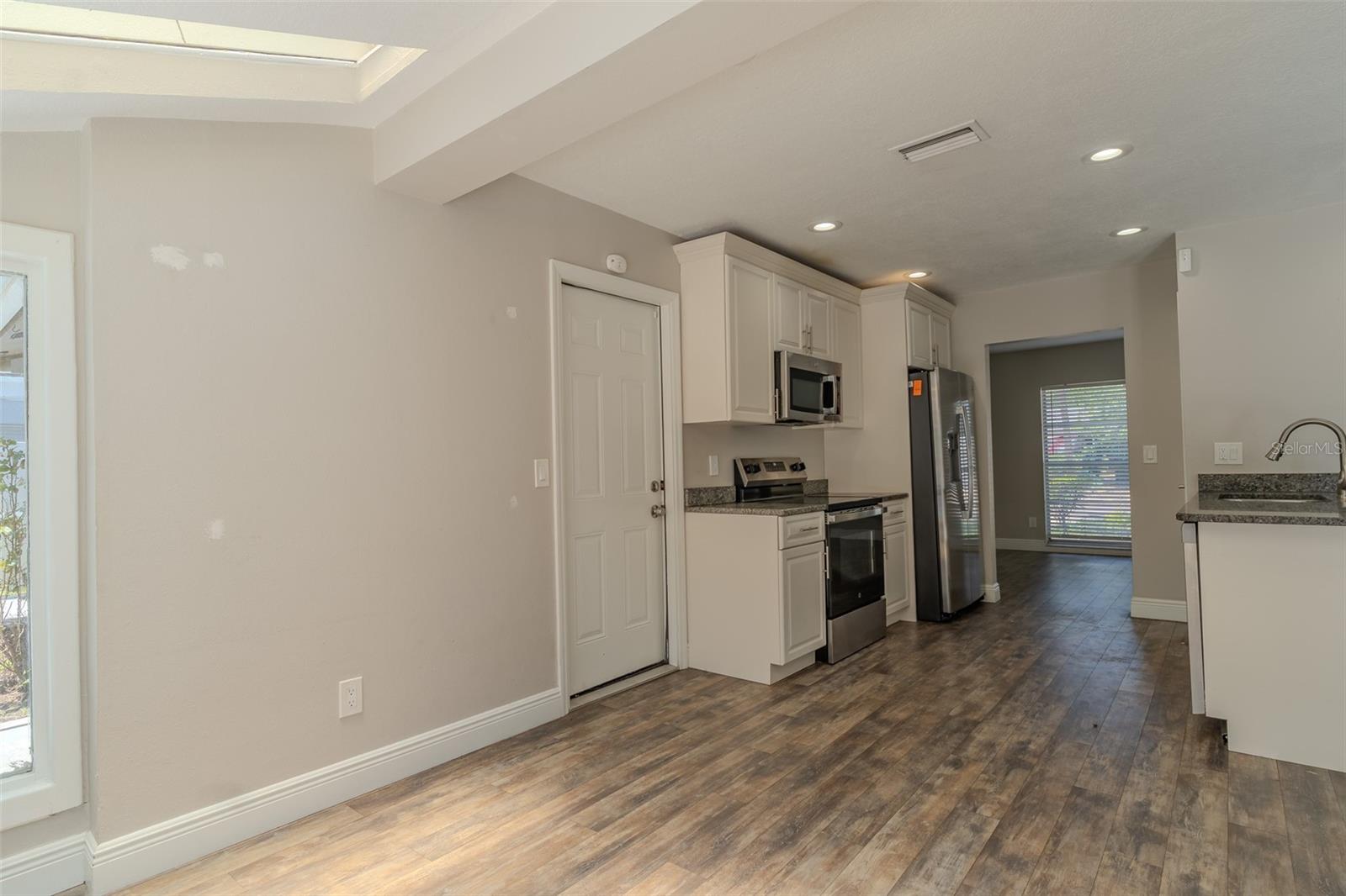8018 W POCAHONTAS AVE, TAMPA, FL, 33615