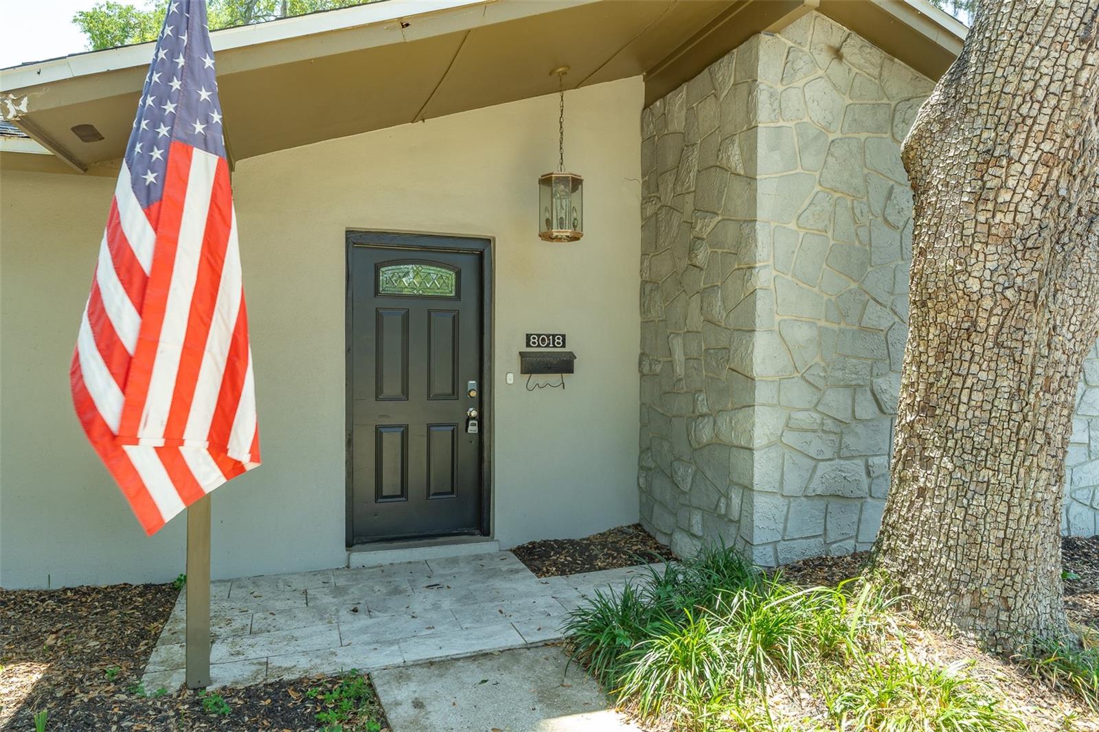 8018 W POCAHONTAS AVE, TAMPA, FL, 33615