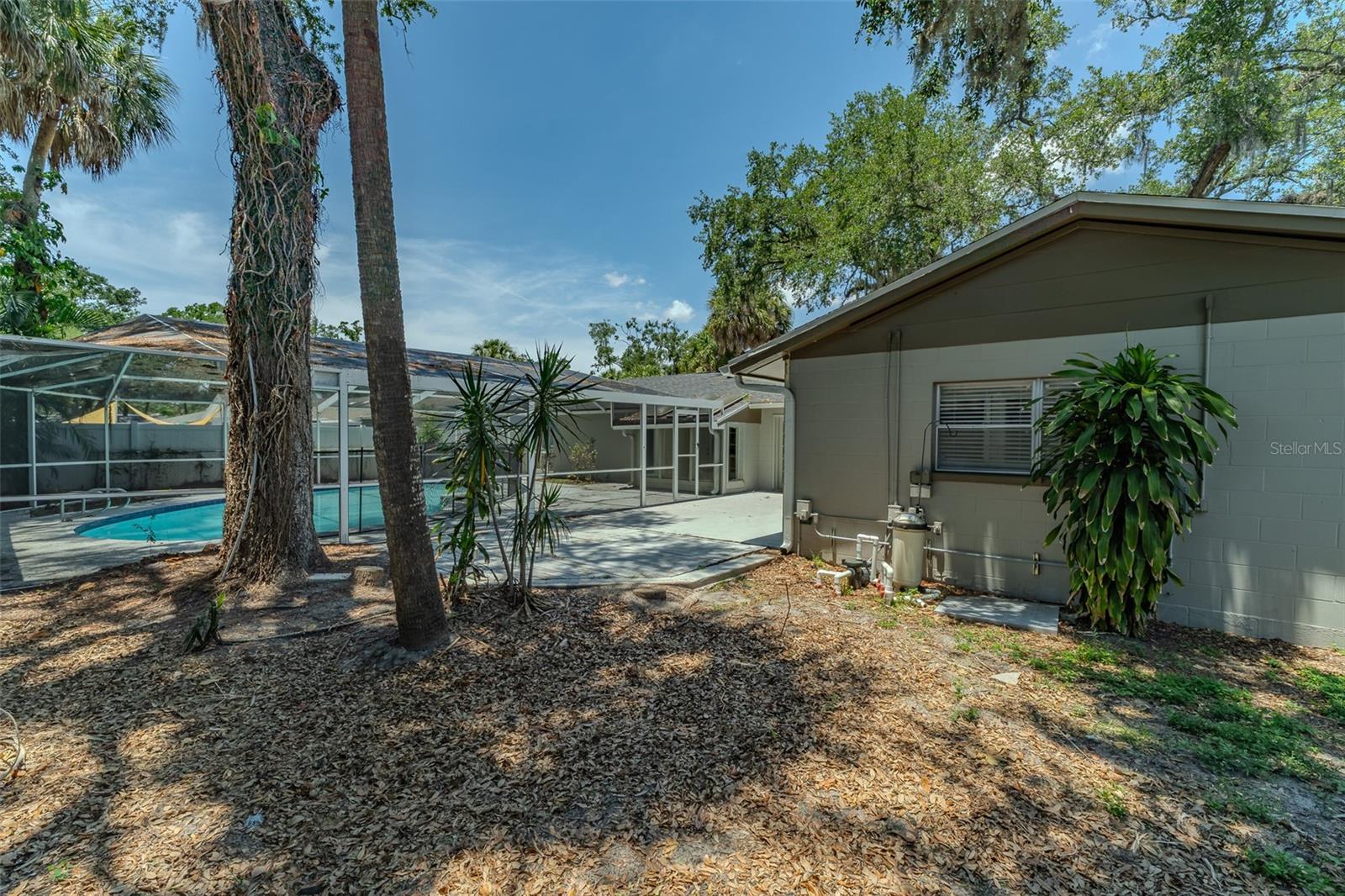 8018 W POCAHONTAS AVE, TAMPA, FL, 33615