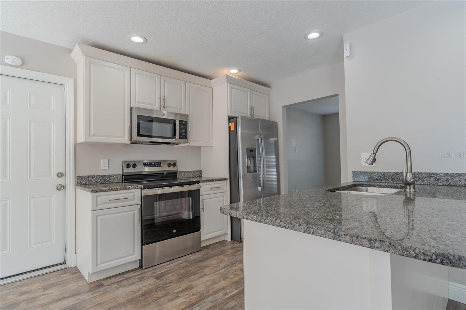 8018 W POCAHONTAS AVE, TAMPA, FL, 33615