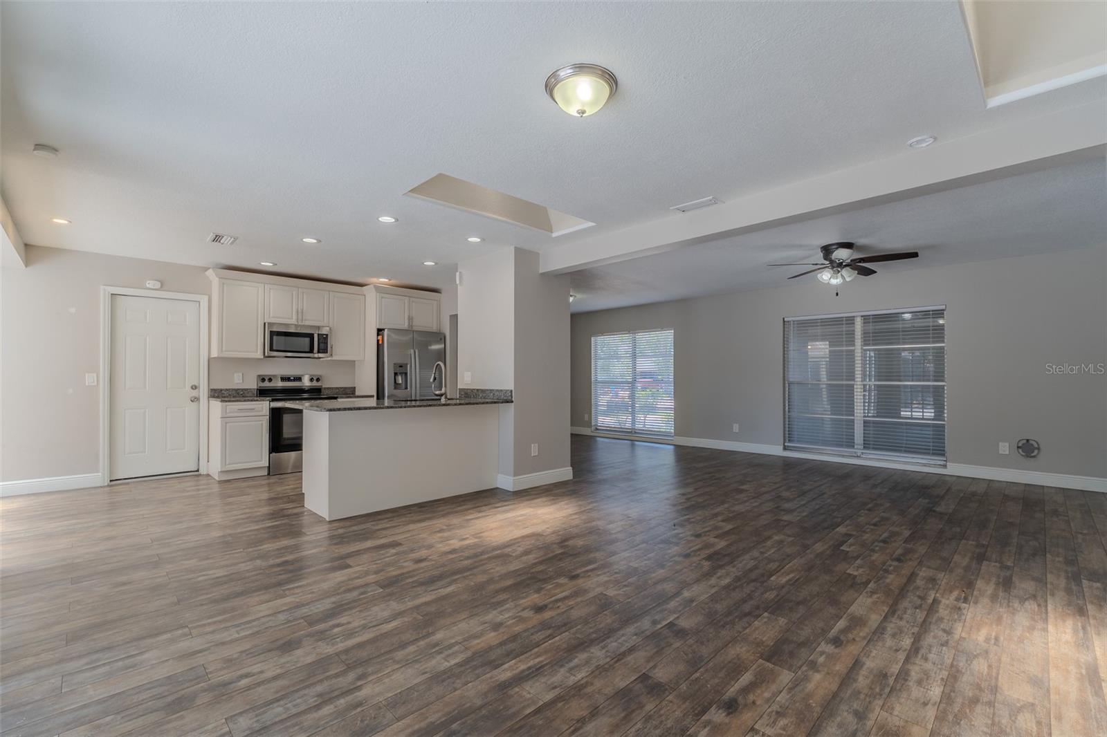 8018 W POCAHONTAS AVE, TAMPA, FL, 33615