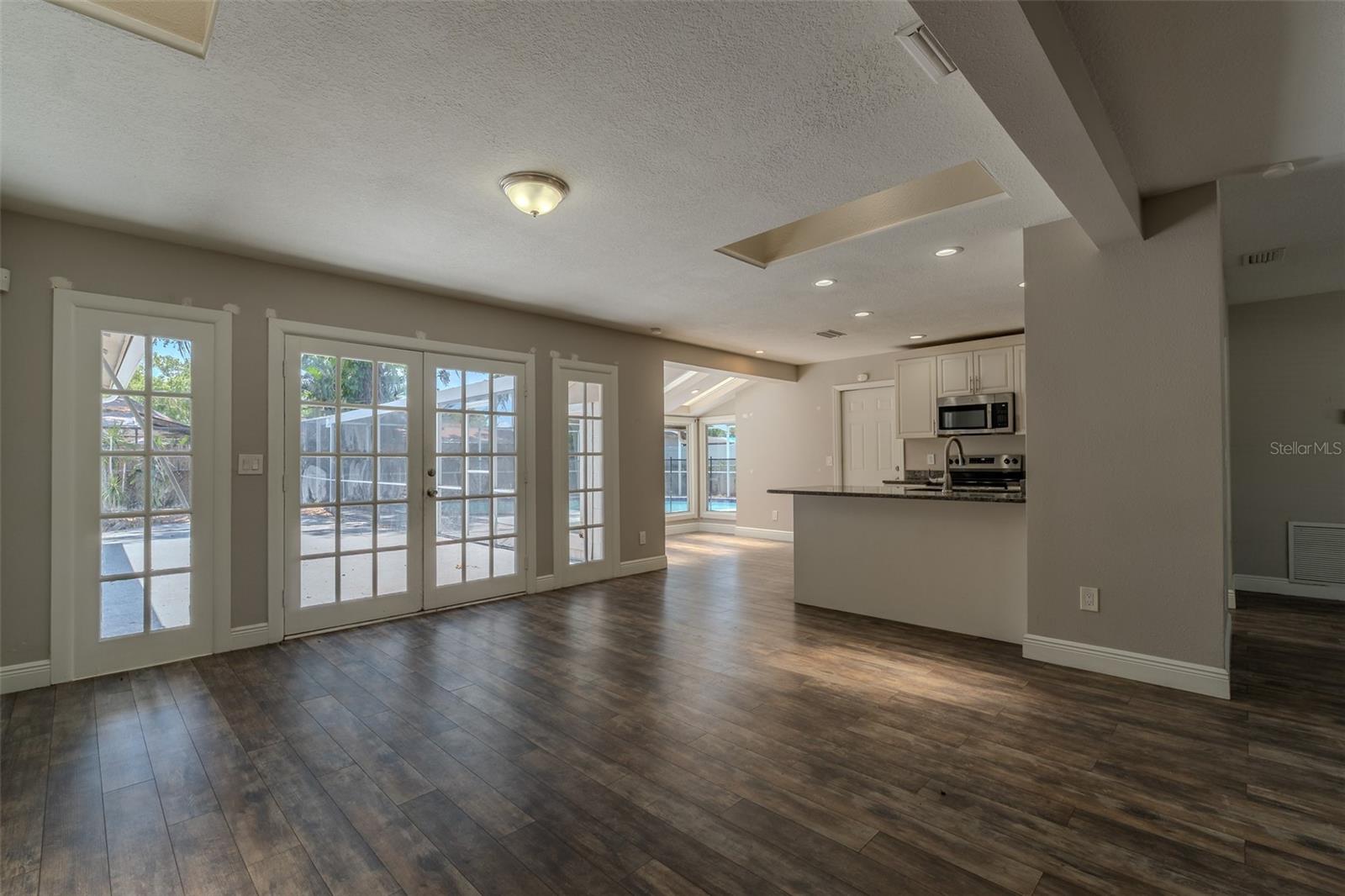8018 W POCAHONTAS AVE, TAMPA, FL, 33615