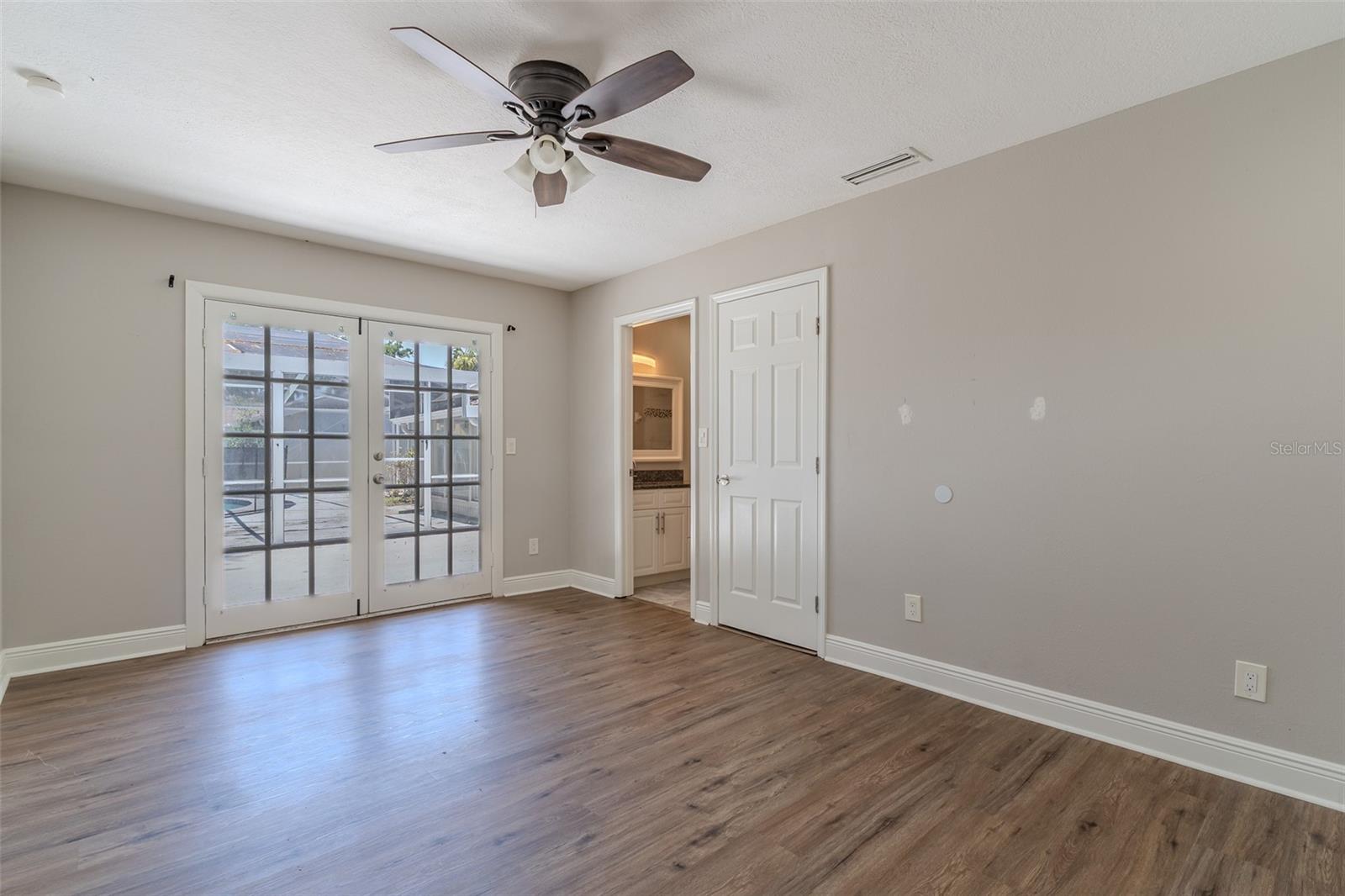 8018 W POCAHONTAS AVE, TAMPA, FL, 33615