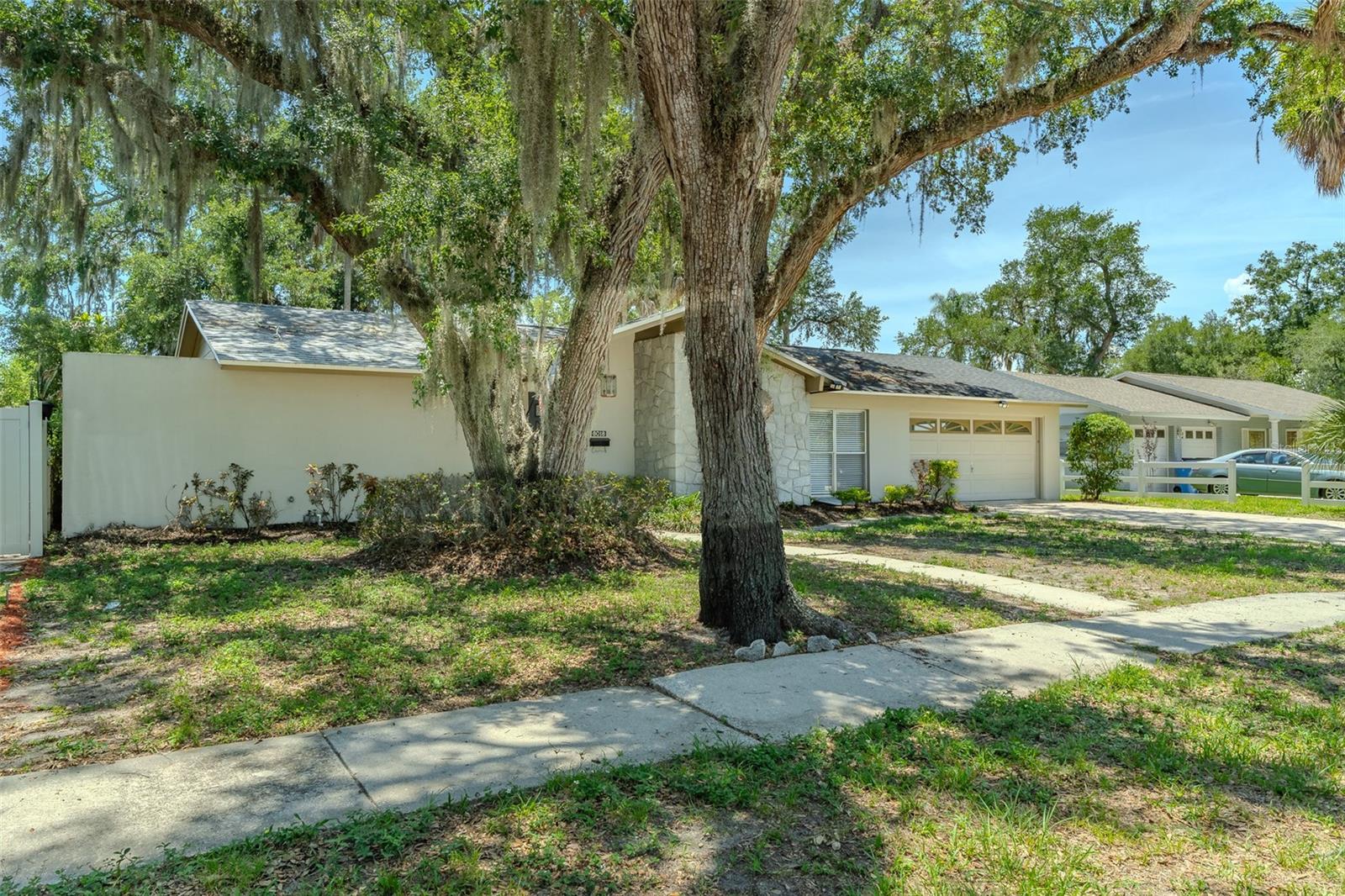 8018 W POCAHONTAS AVE, TAMPA, FL, 33615