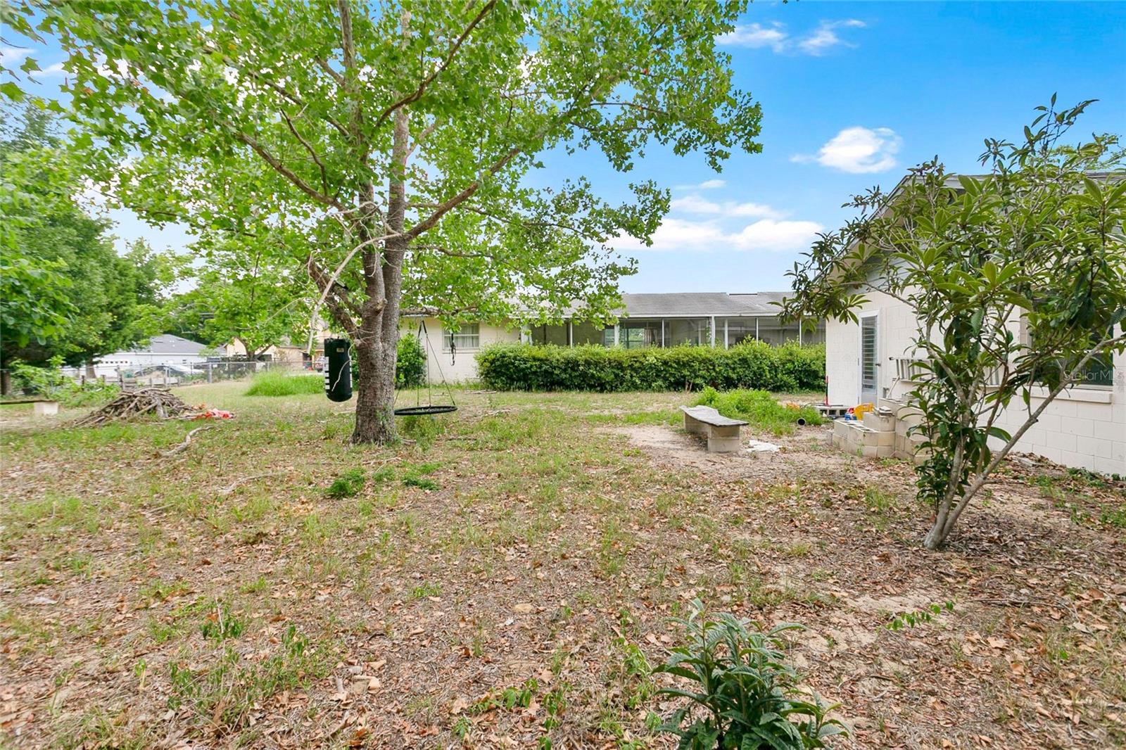 2201 WASHINGTON AVE, EUSTIS, FL, 32726