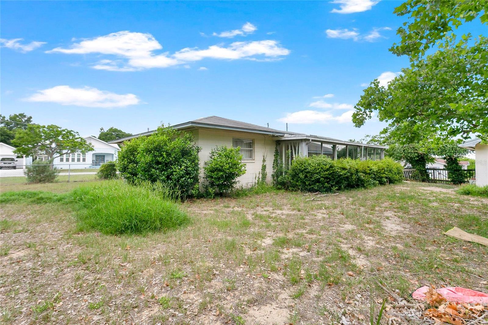2201 WASHINGTON AVE, EUSTIS, FL, 32726