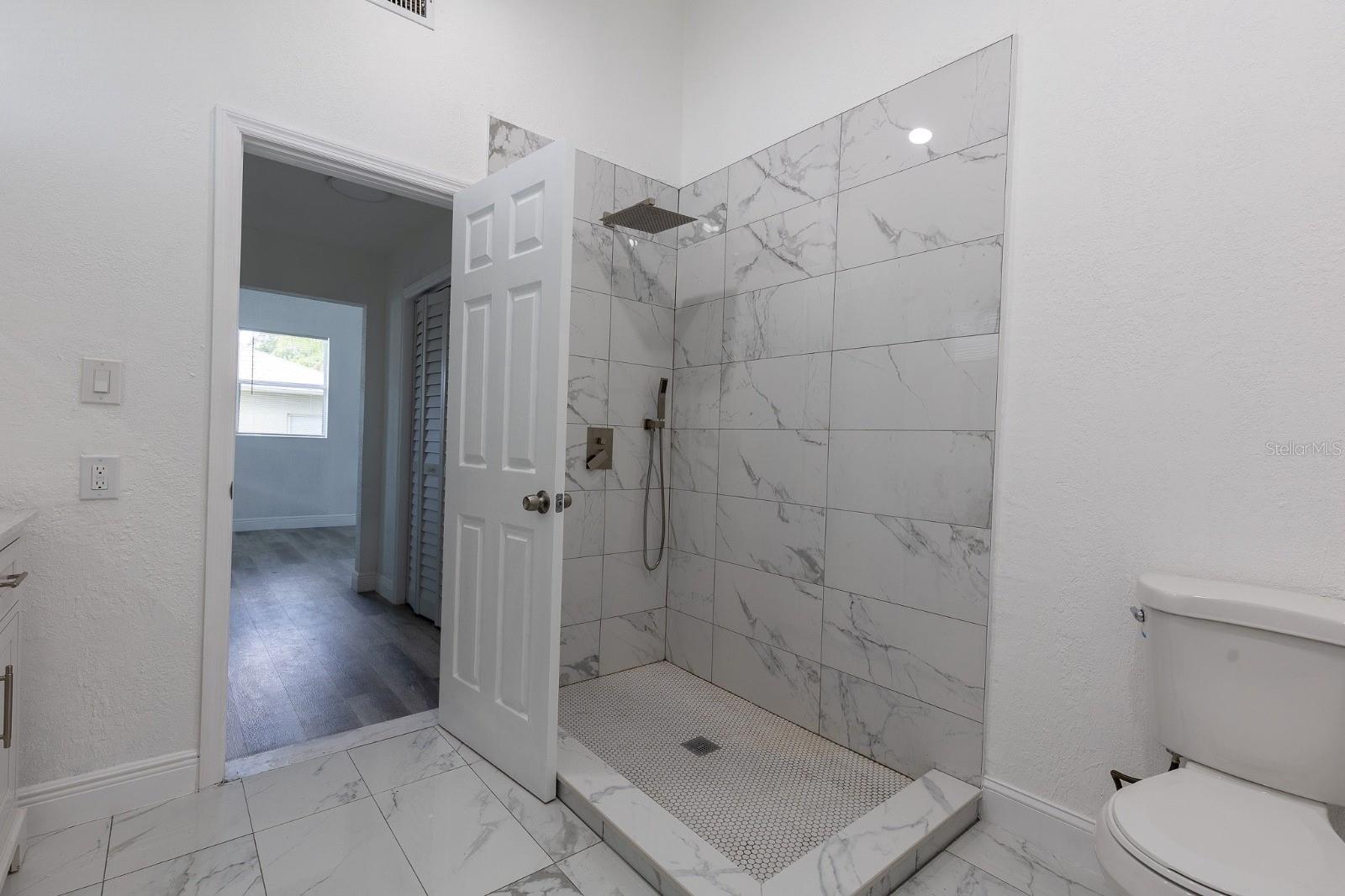 6906 N LYNN AVE, TAMPA, FL, 33604