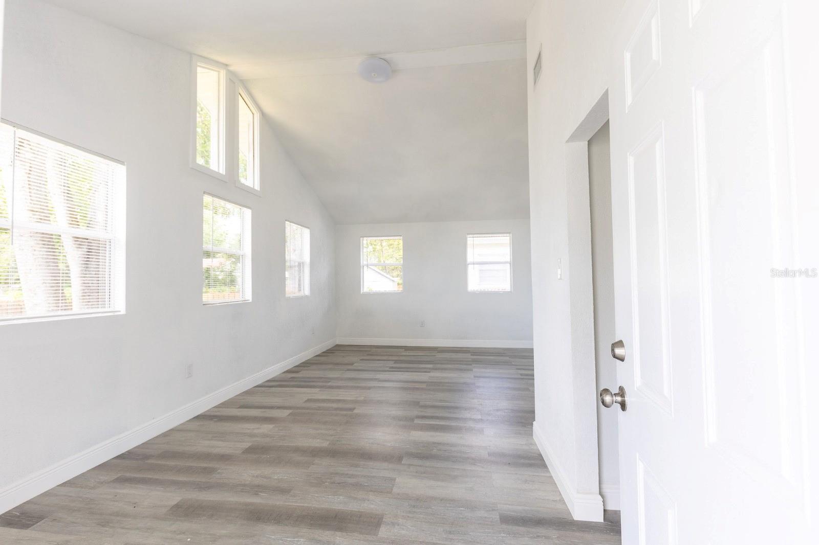 6906 N LYNN AVE, TAMPA, FL, 33604