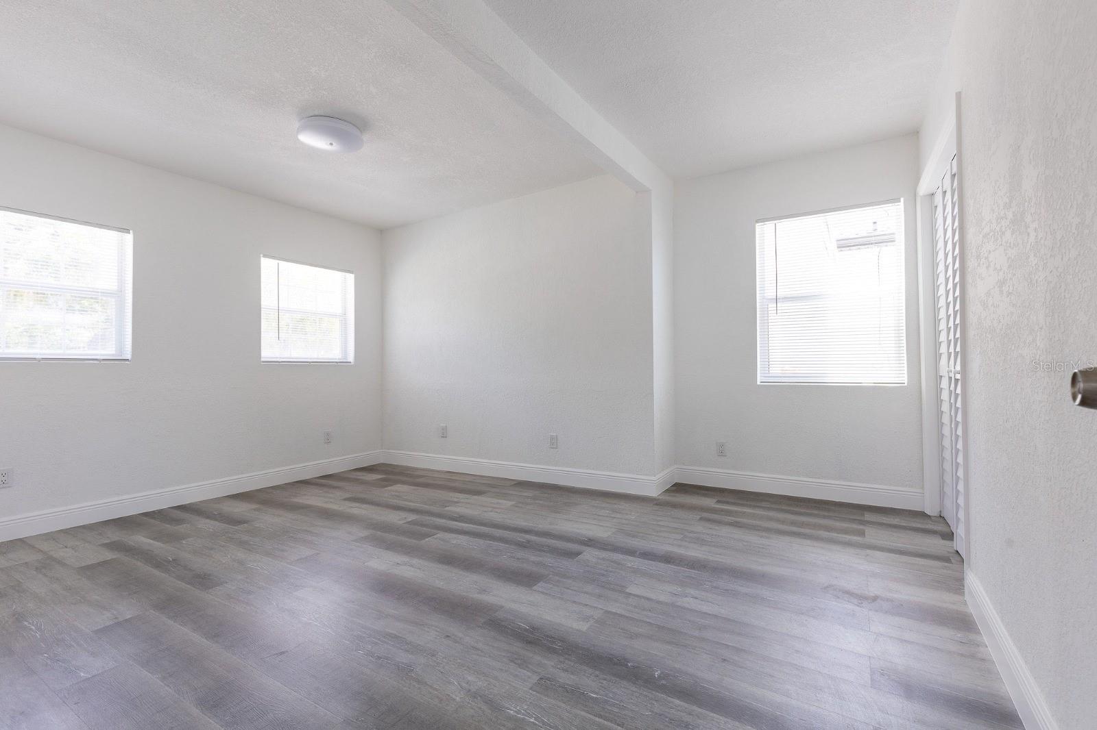 6906 N LYNN AVE, TAMPA, FL, 33604