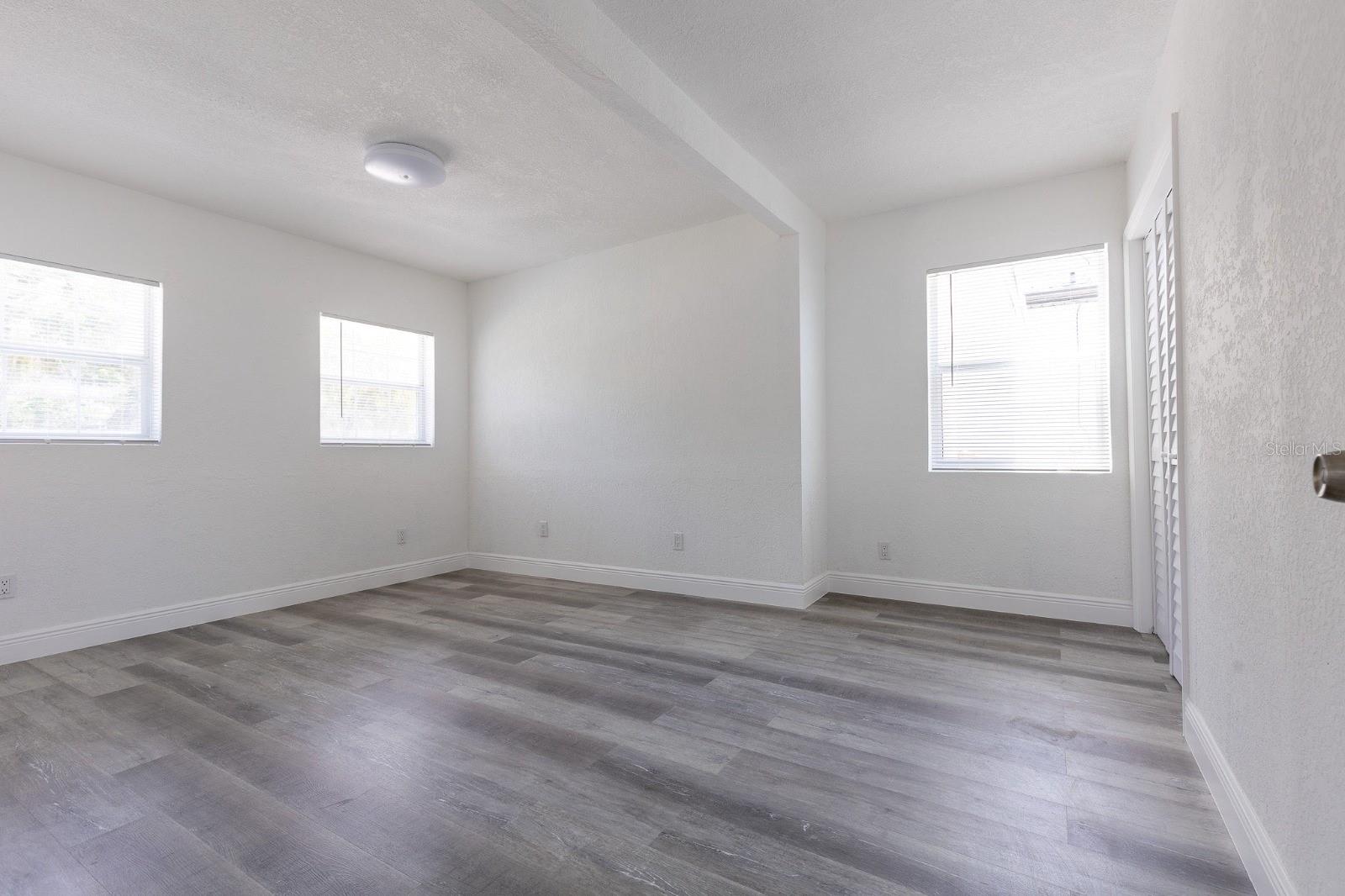 6906 N LYNN AVE, TAMPA, FL, 33604