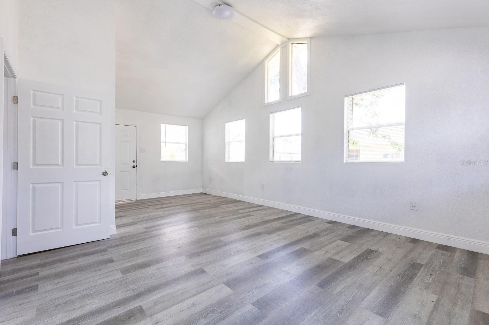 6906 N LYNN AVE, TAMPA, FL, 33604