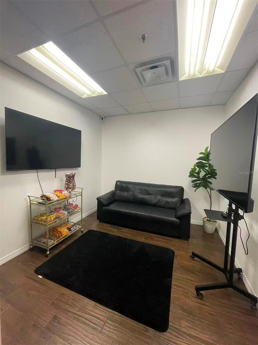 7075 KINGSPOINTE PKWY #9, ORLANDO, FL, 32819