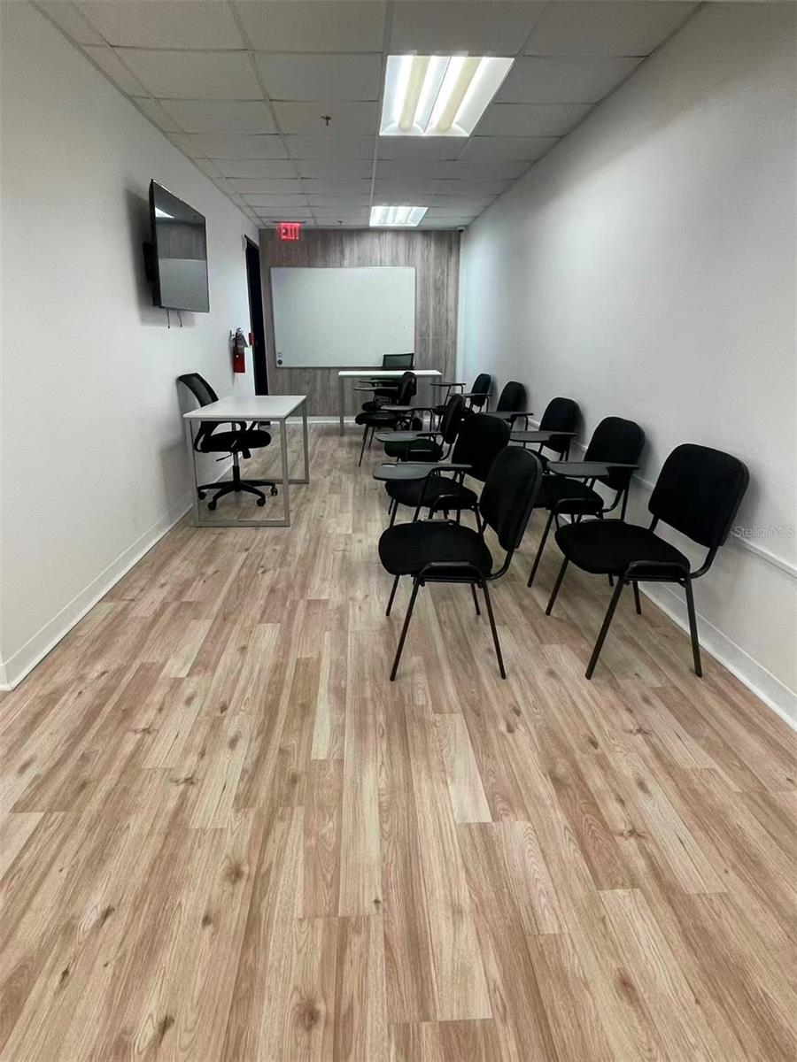 7075 KINGSPOINTE PKWY #9, ORLANDO, FL, 32819