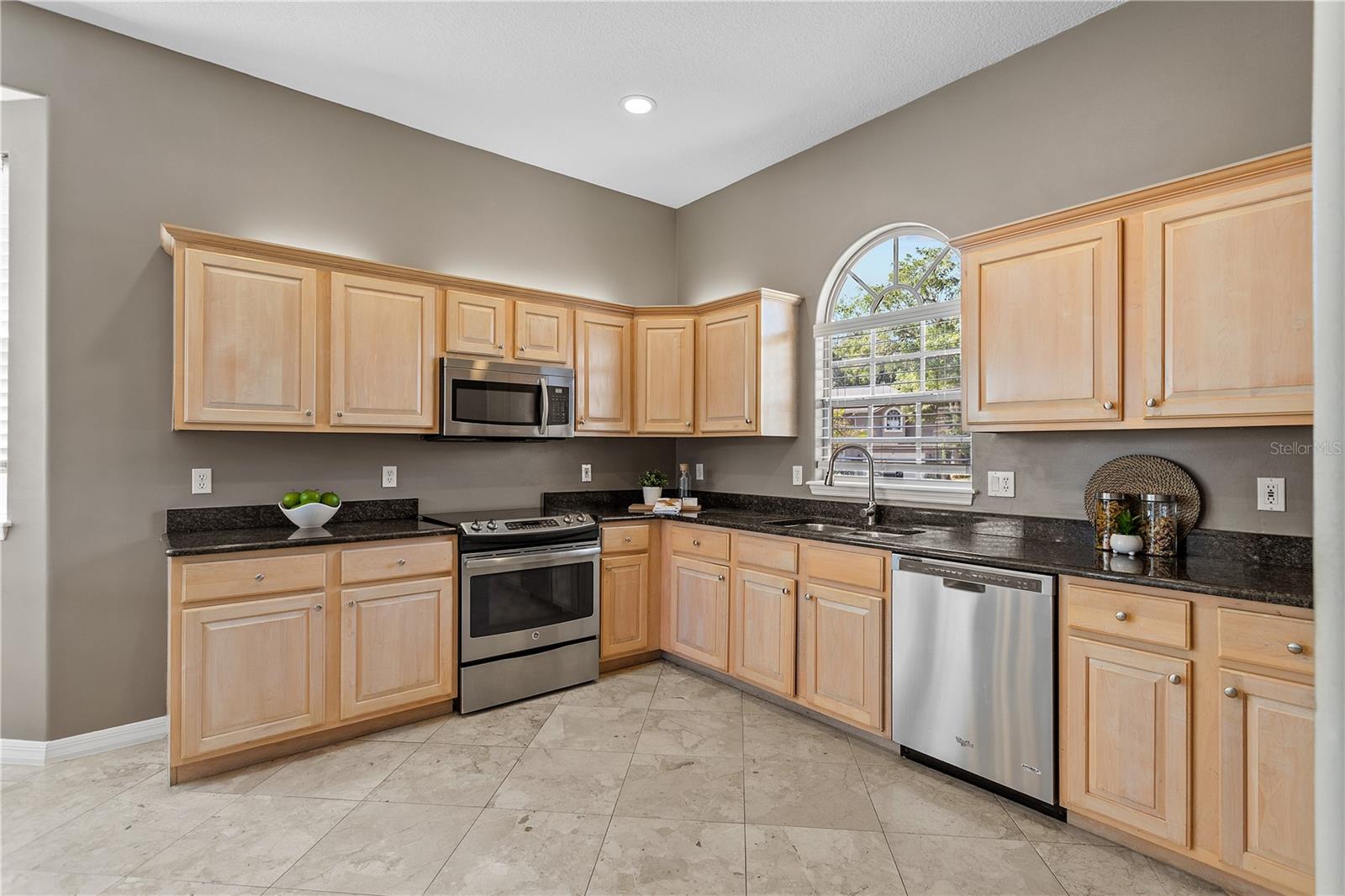 690 OAK HOLLOW WAY, ALTAMONTE SPRINGS, FL, 32714
