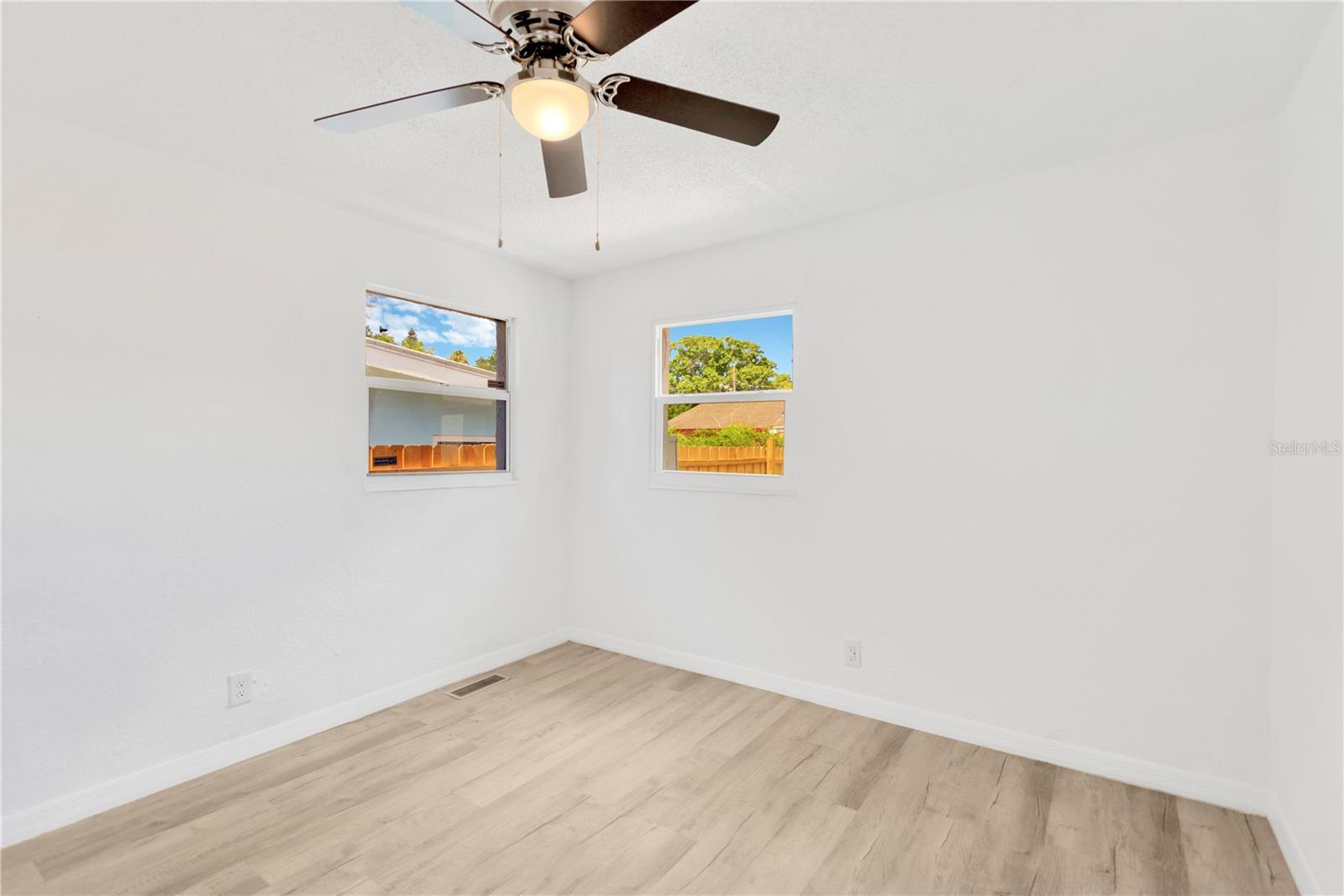 1940 N BETTY LN, CLEARWATER, FL, 33755
