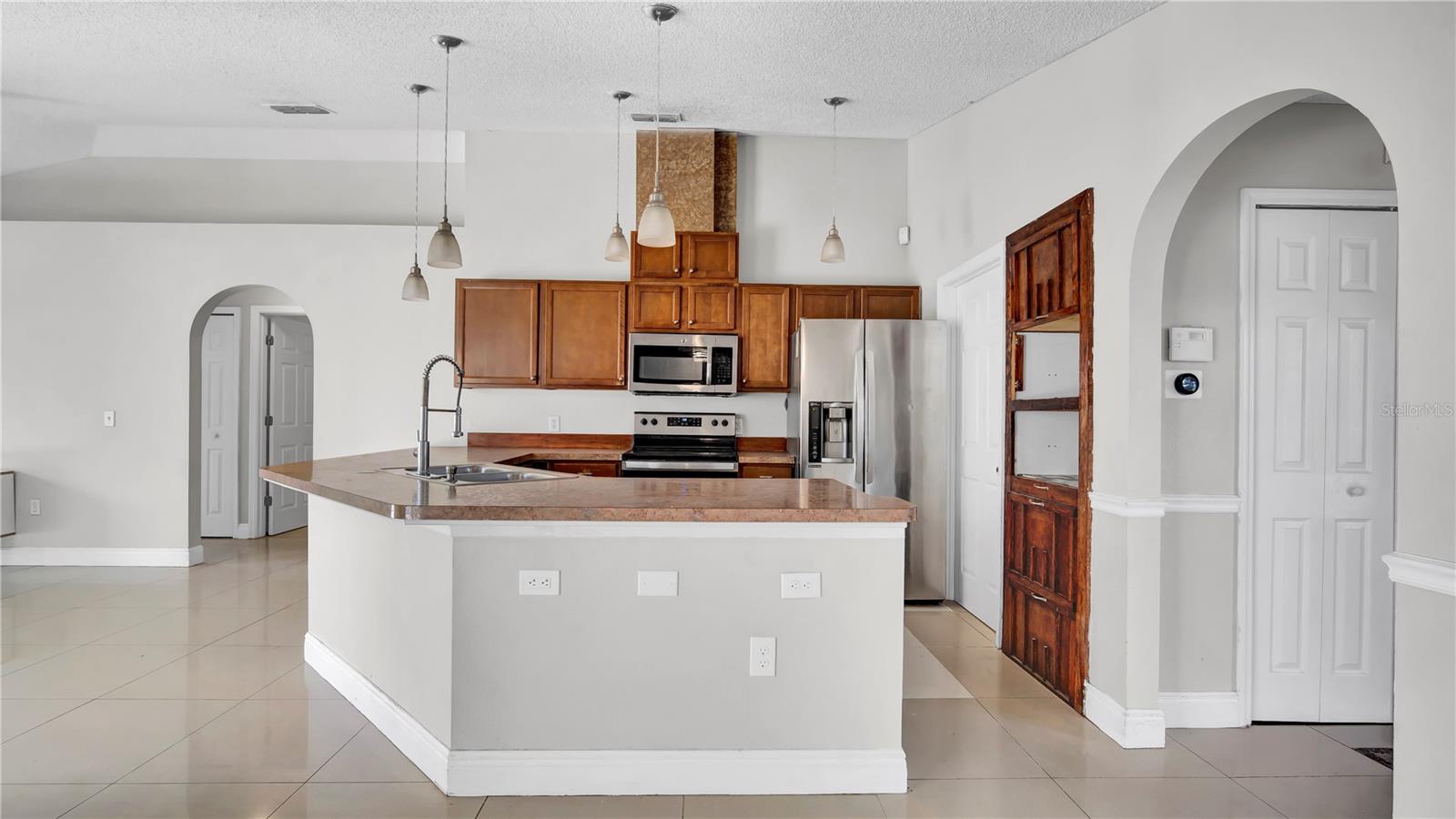 37 PETERLEE CT, KISSIMMEE, FL, 34758