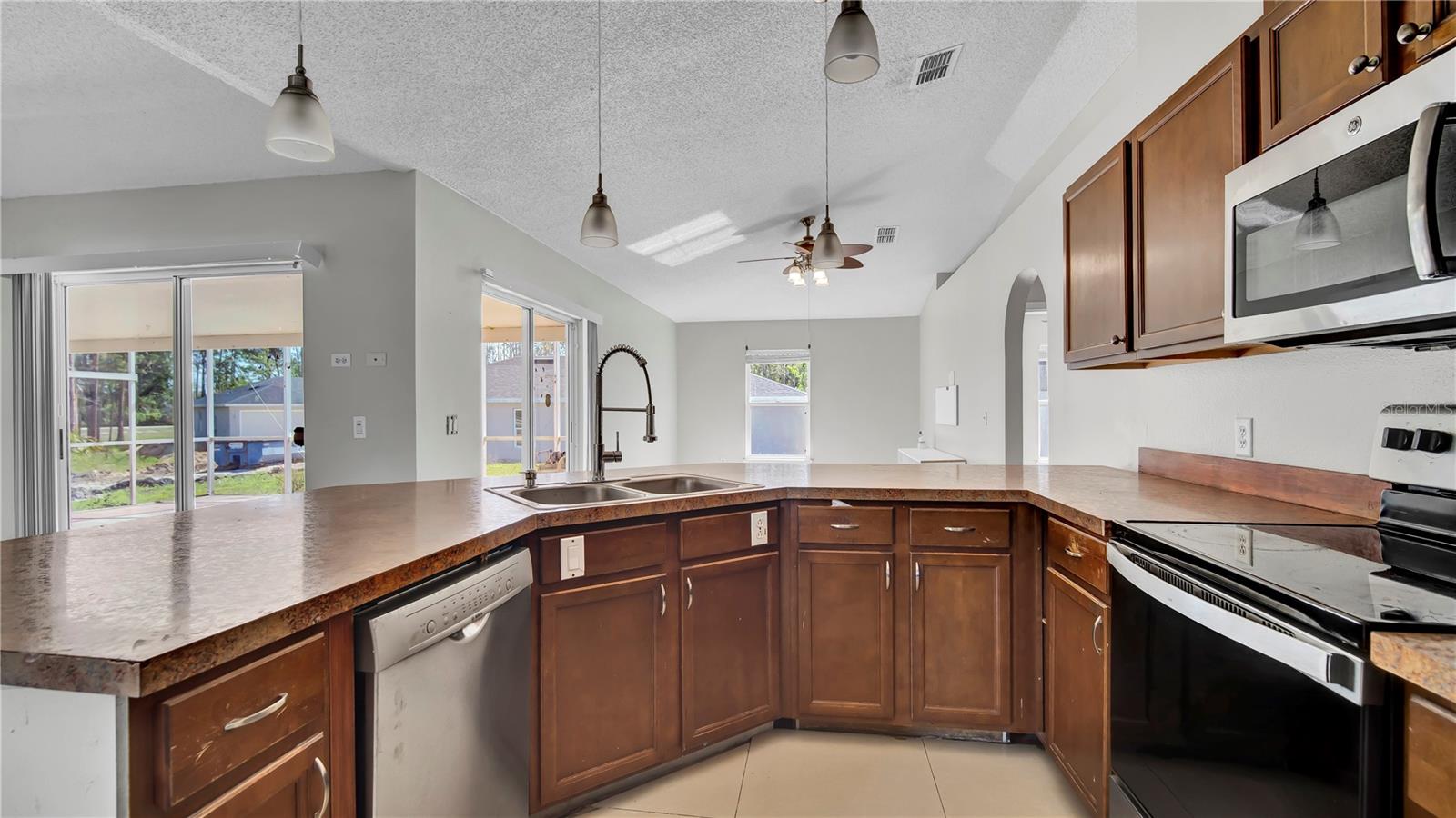 37 PETERLEE CT, KISSIMMEE, FL, 34758
