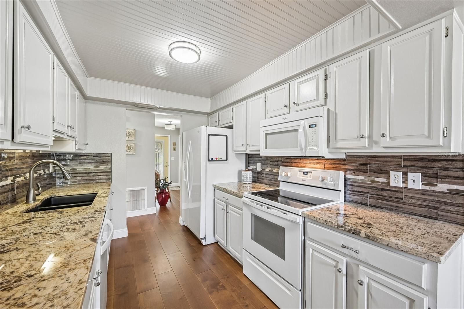 2025 NEW BEDFORD DR, SUN CITY CENTER, FL, 33573