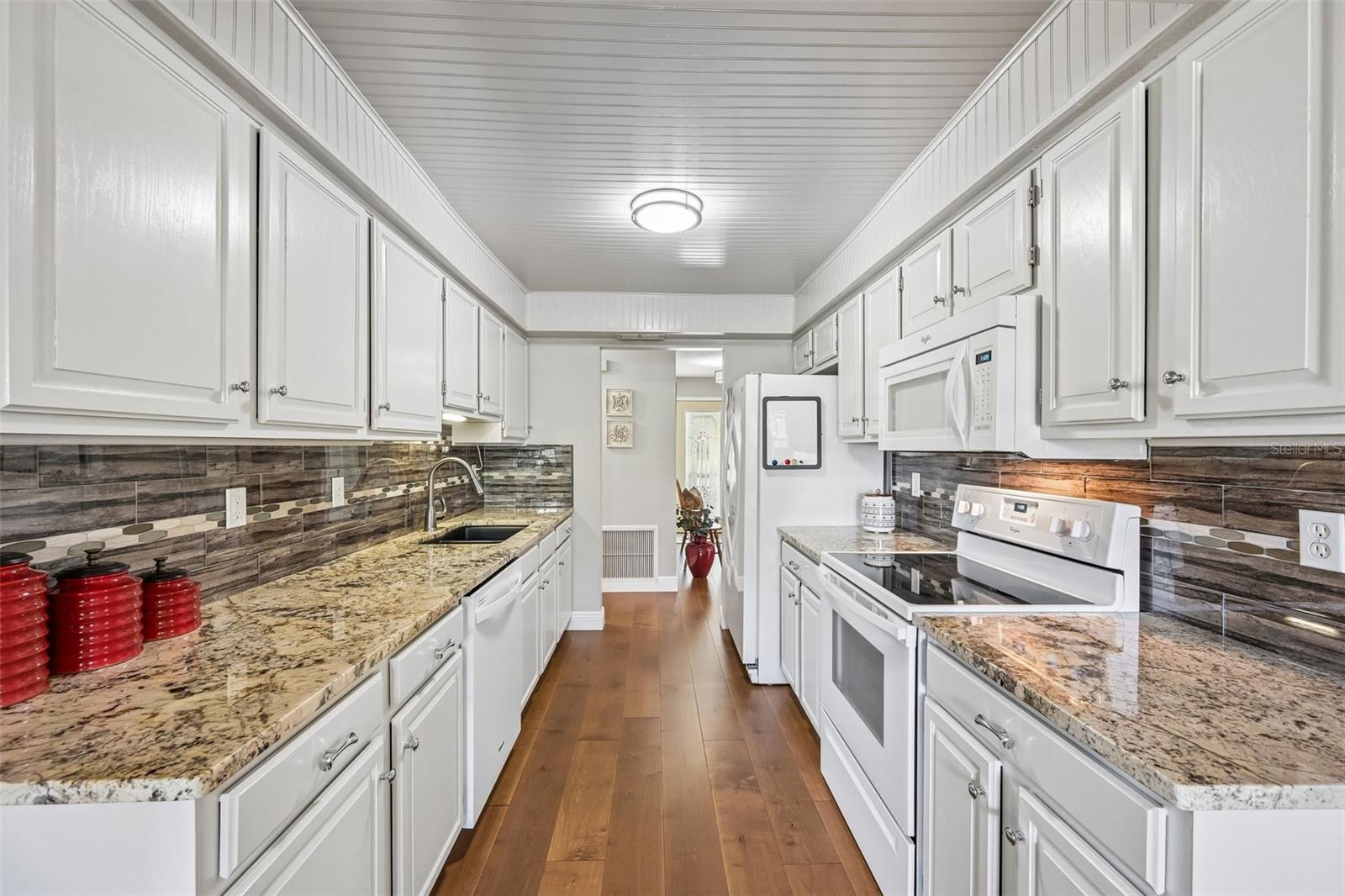2025 NEW BEDFORD DR, SUN CITY CENTER, FL, 33573