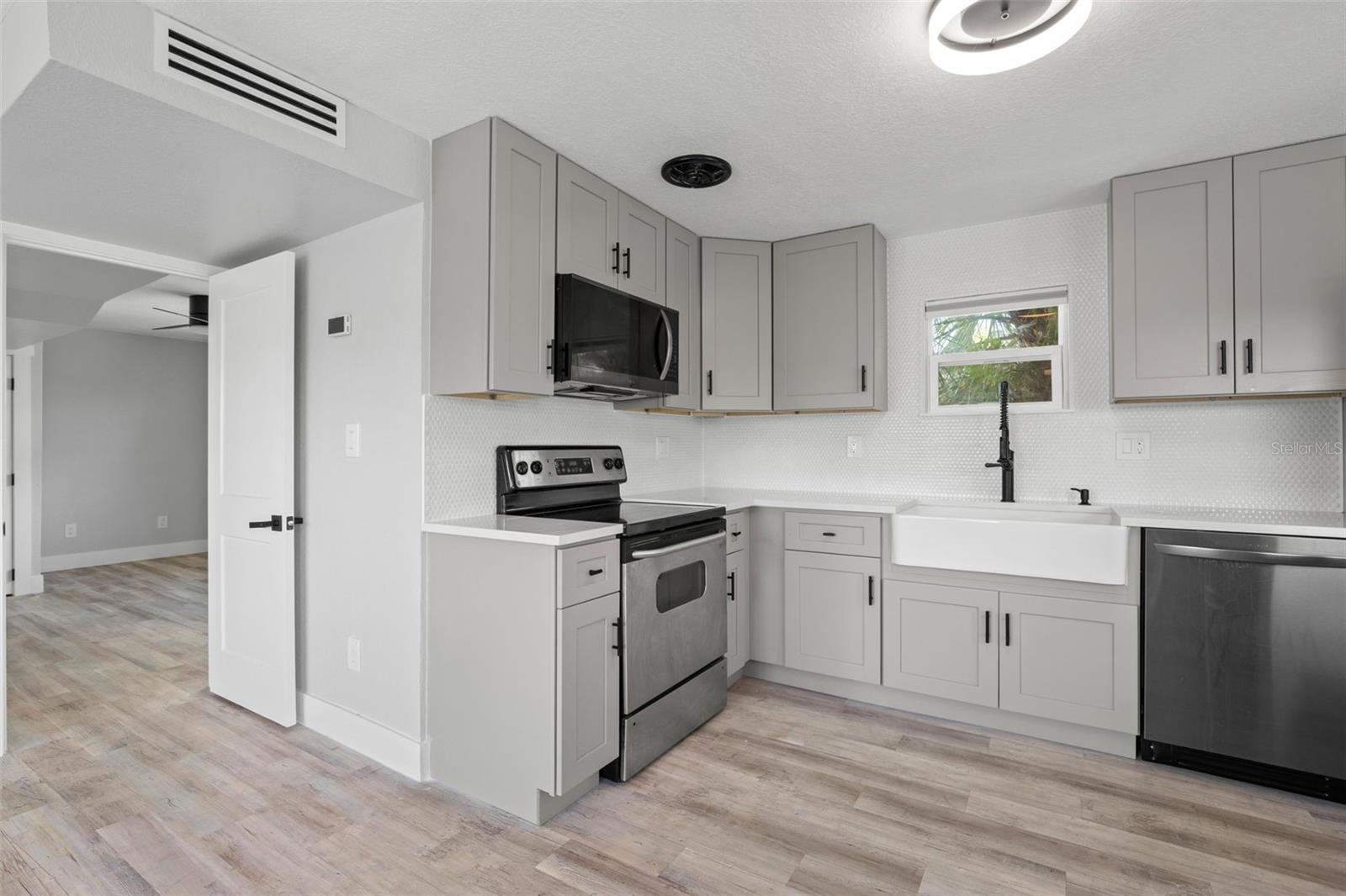 4851 W GANDY BLVD #B7L20, TAMPA, FL, 33611