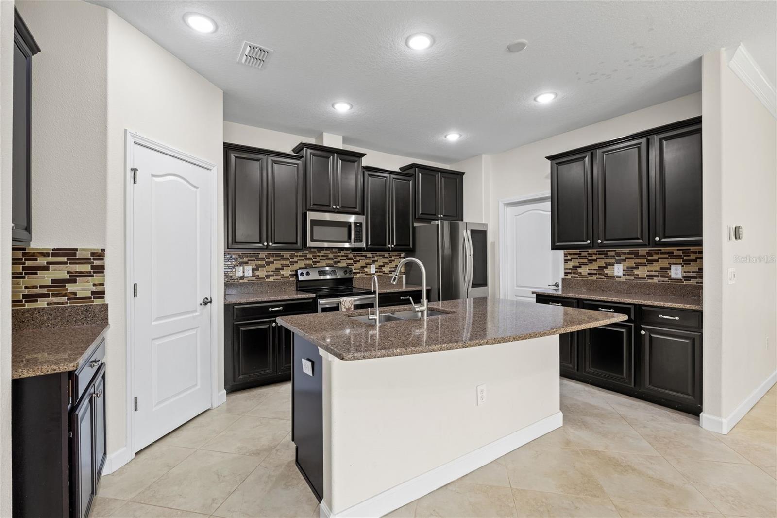 19476 PADDOCK VIEW DR, TAMPA, FL, 33647