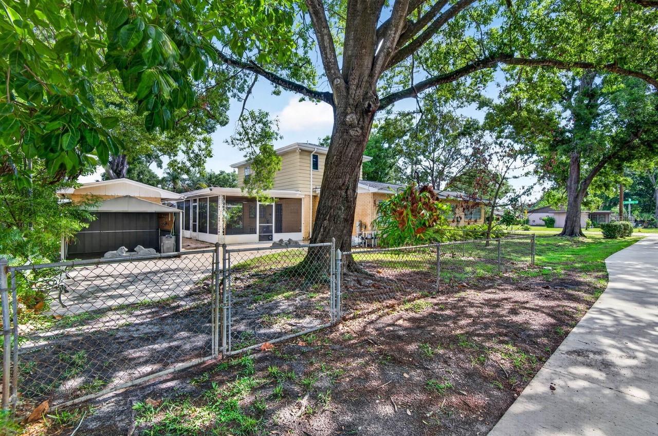 825 W WHATLEY PL, TAMPA, FL, 33604