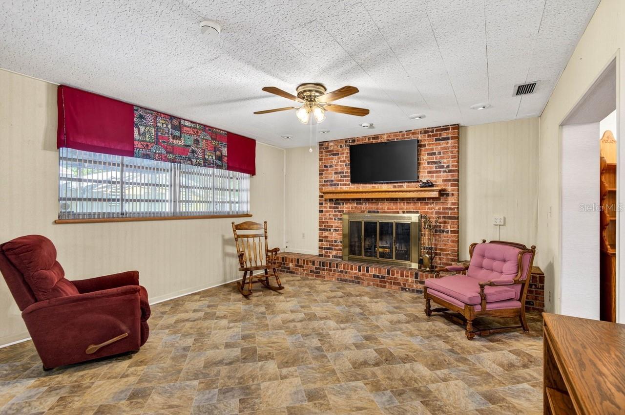 825 W WHATLEY PL, TAMPA, FL, 33604