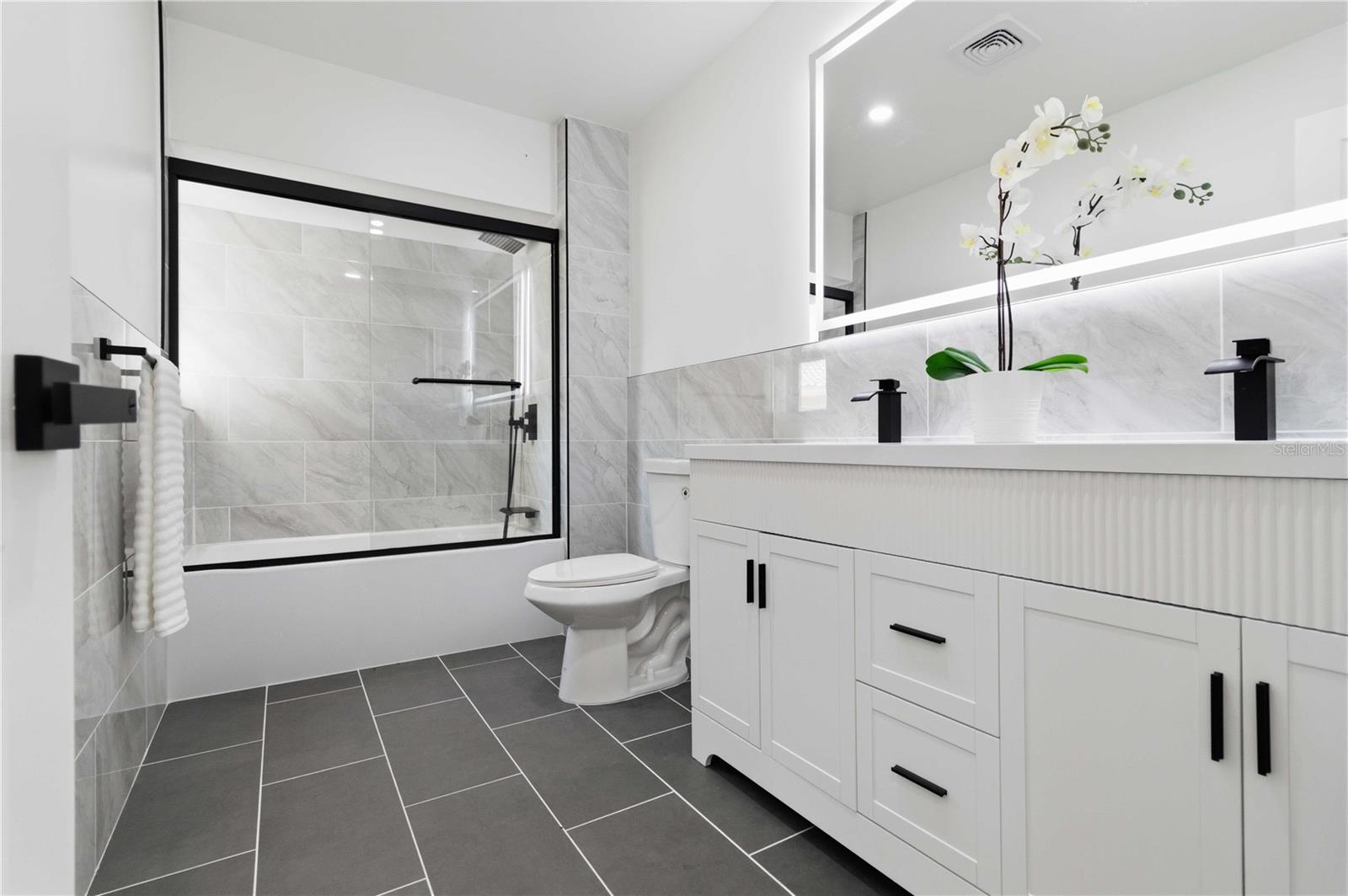 3535 VILLAGE GREEN DR, SARASOTA, FL, 34239