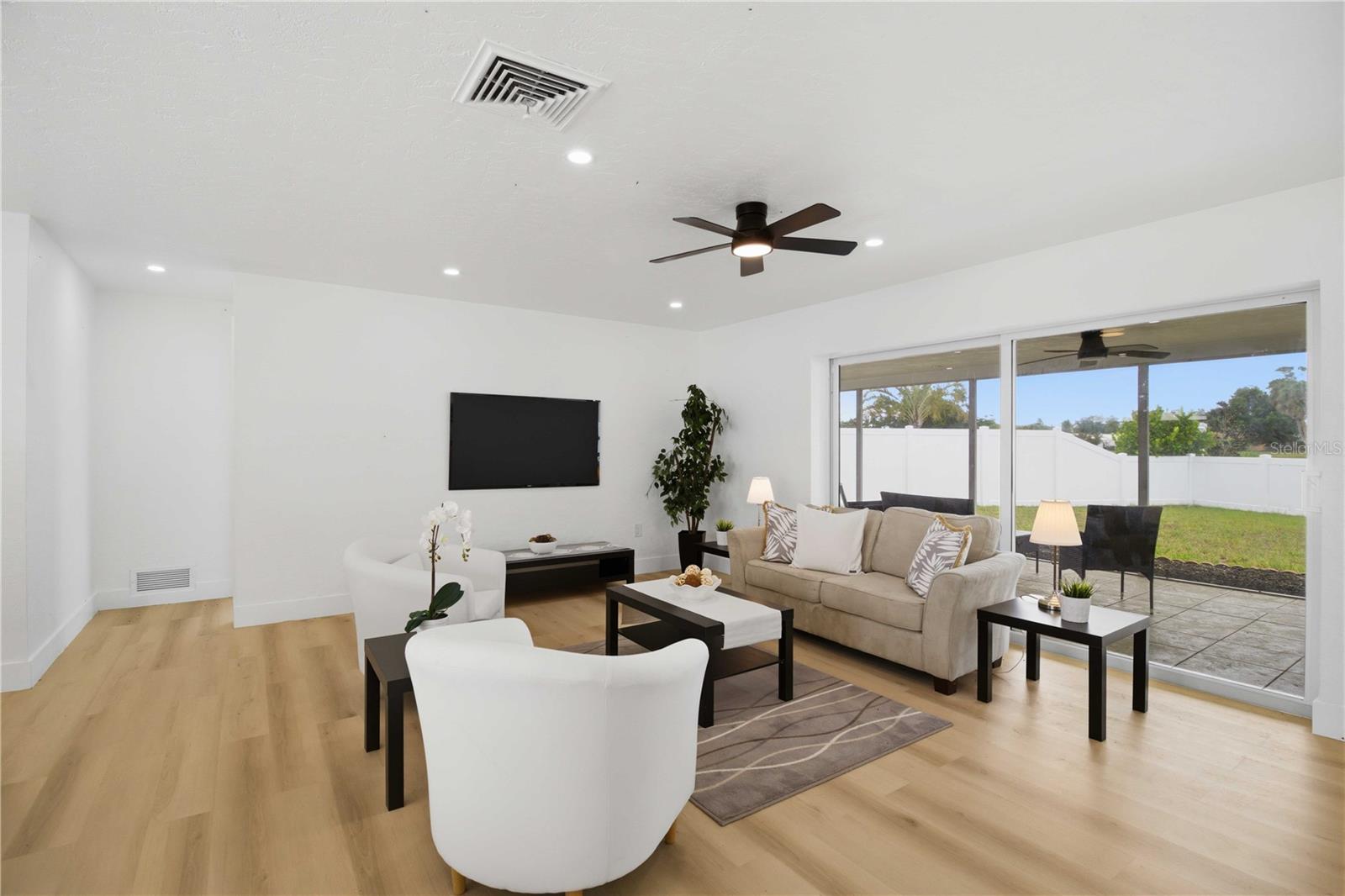 3535 VILLAGE GREEN DR, SARASOTA, FL, 34239