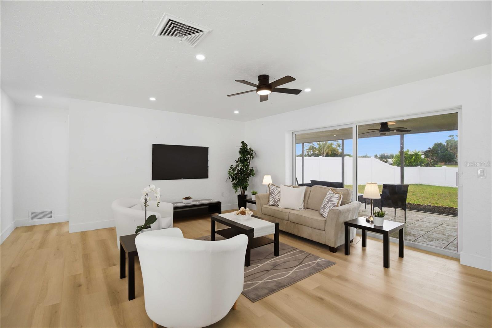 3535 VILLAGE GREEN DR, SARASOTA, FL, 34239