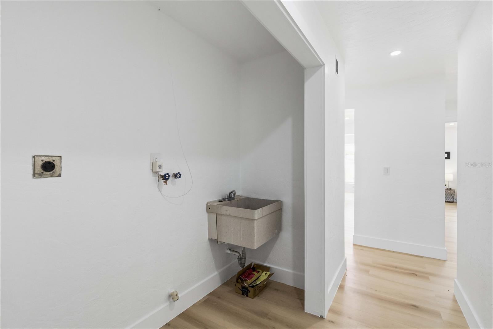 3535 VILLAGE GREEN DR, SARASOTA, FL, 34239