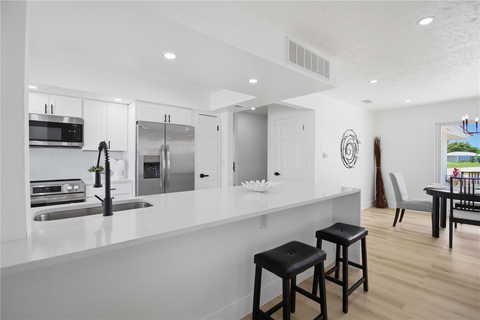 3535 VILLAGE GREEN DR, SARASOTA, FL, 34239