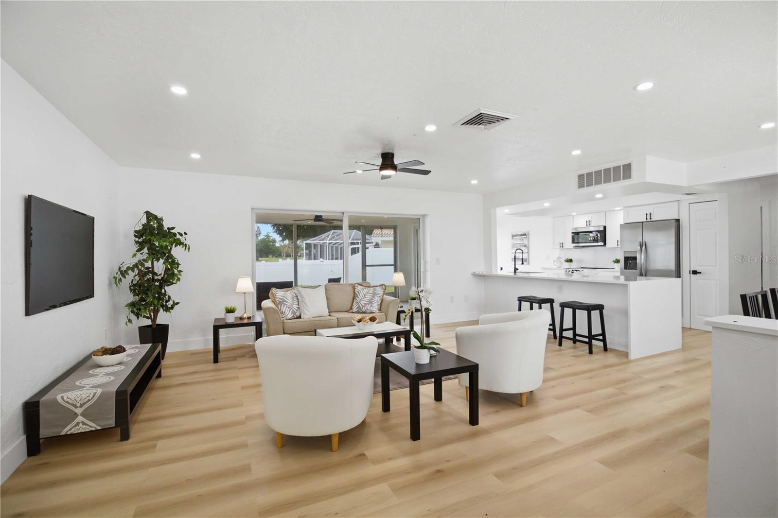 3535 VILLAGE GREEN DR, SARASOTA, FL, 34239