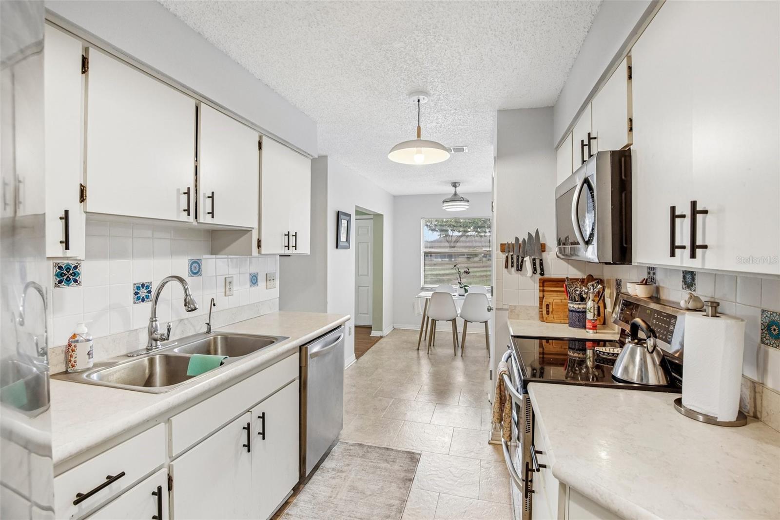 1925 GRAND CYPRESS LN, SUN CITY CENTER, FL, 33573