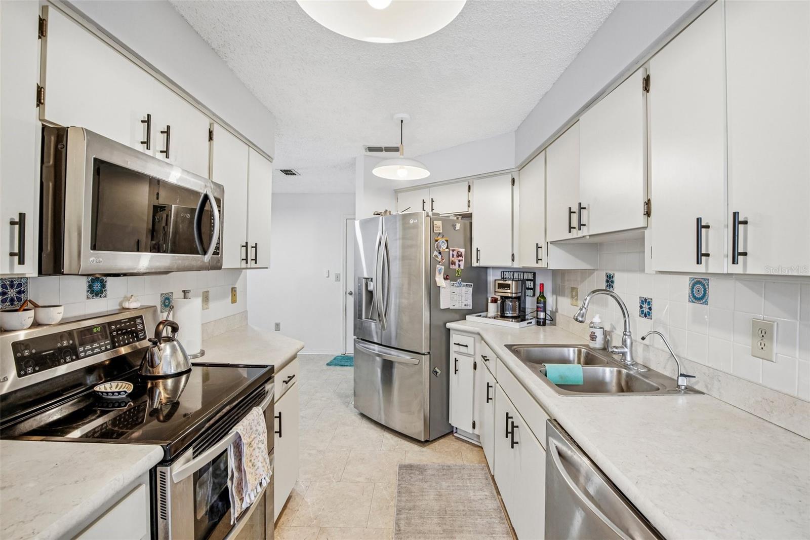 1925 GRAND CYPRESS LN, SUN CITY CENTER, FL, 33573