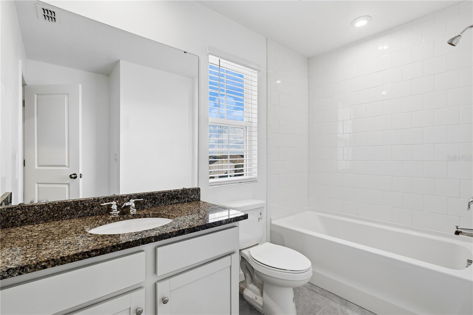 1124 LAKESHORE BREEZE PL, KISSIMMEE, FL, 34747